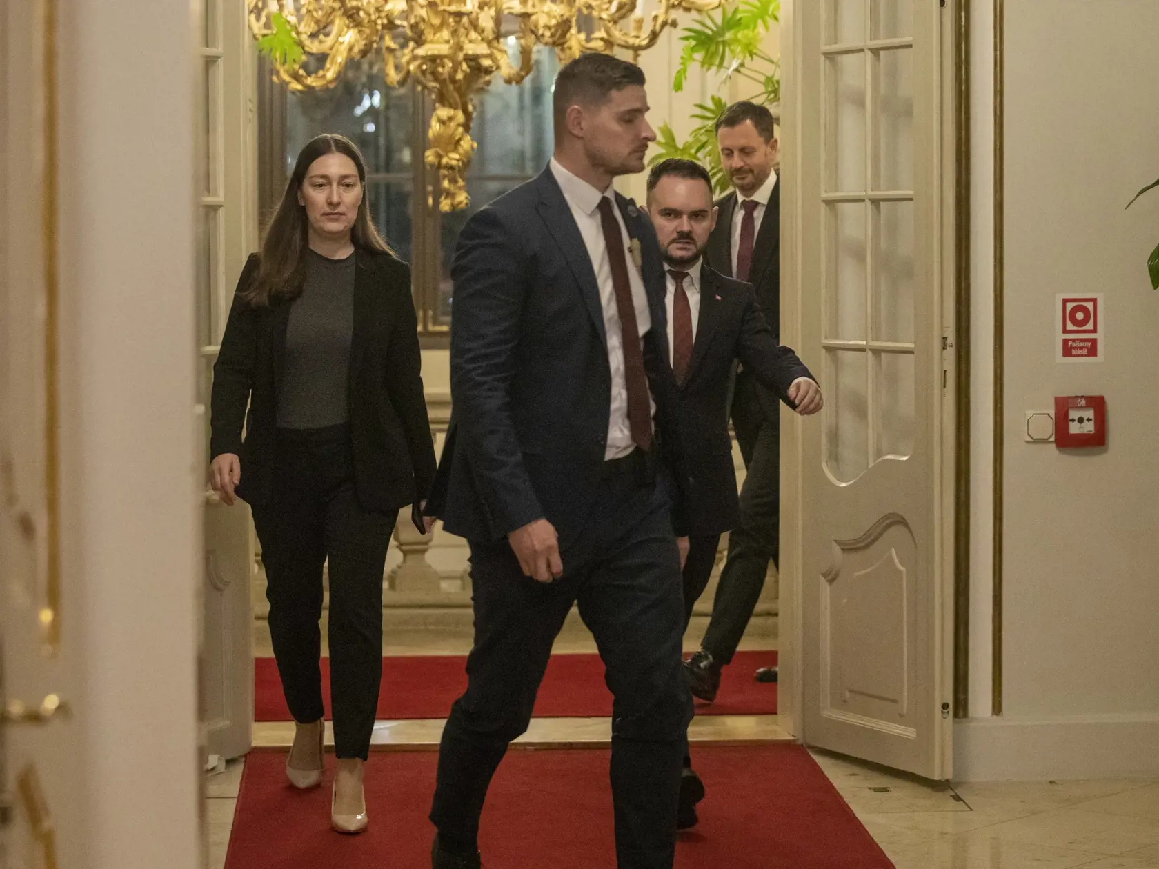 Na snímke premiér Eduard Heger a predseda vlády Boris Kollár na rokovaní u prezidentky po vyslovení nedôvery vláde.