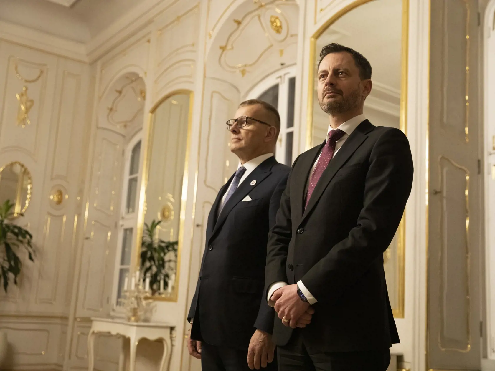 Na snímke premiér Eduard Heger a predseda vlády Boris Kollár na rokovaní u prezidentky po vyslovení nedôvery vláde.