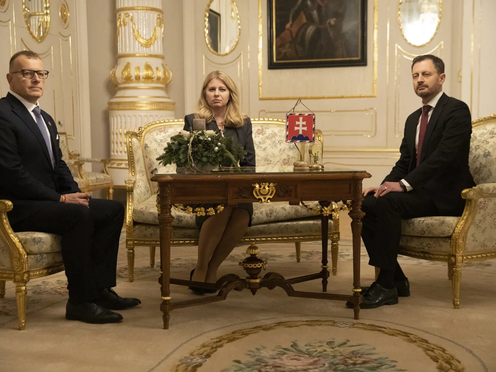 Na snímke premiér Eduard Heger a predseda vlády Boris Kollár na rokovaní u prezidentky po vyslovení nedôvery vláde.