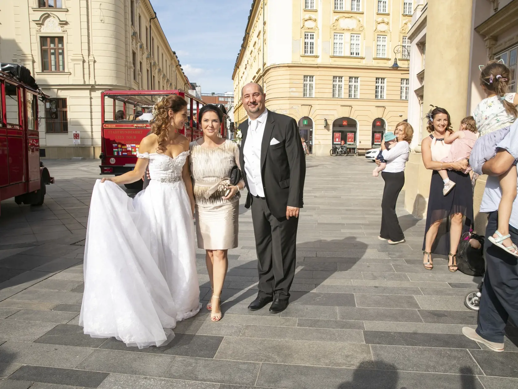 Rok 2019: Na fotkách je Kristína Malachovská dcéra Ivety a Martina Malachovských ktorá sa vydala za volejbalistu Adama Kociana.