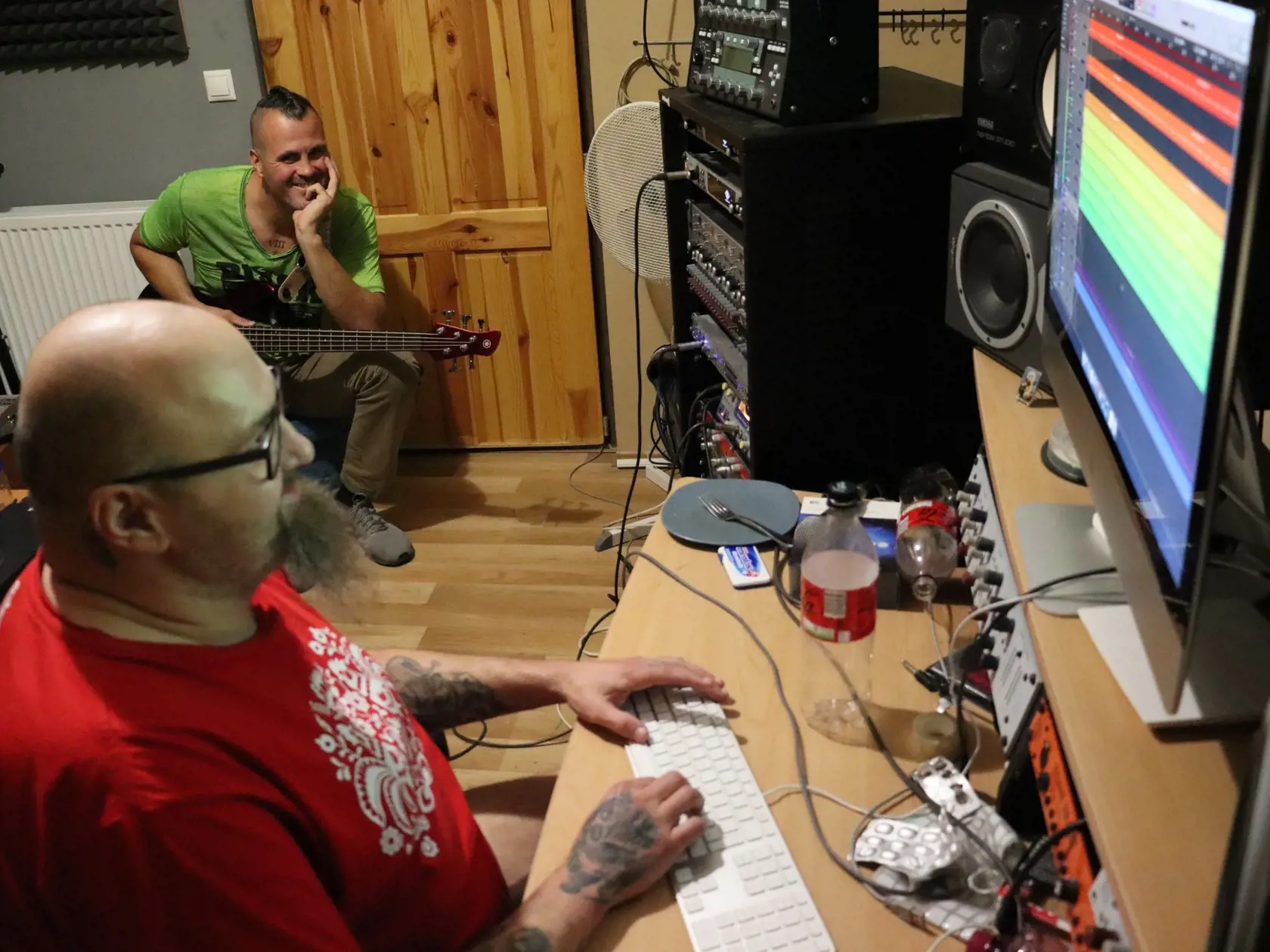 Slovensko obletela ďalšia mimoriadne smutná správa. Nečakane zomrel vo veku 49 rokov známy muzikant a producent Peter Sanchez Saniga, ktorý spolupracoval s mnohými významnými hudobníkmi.