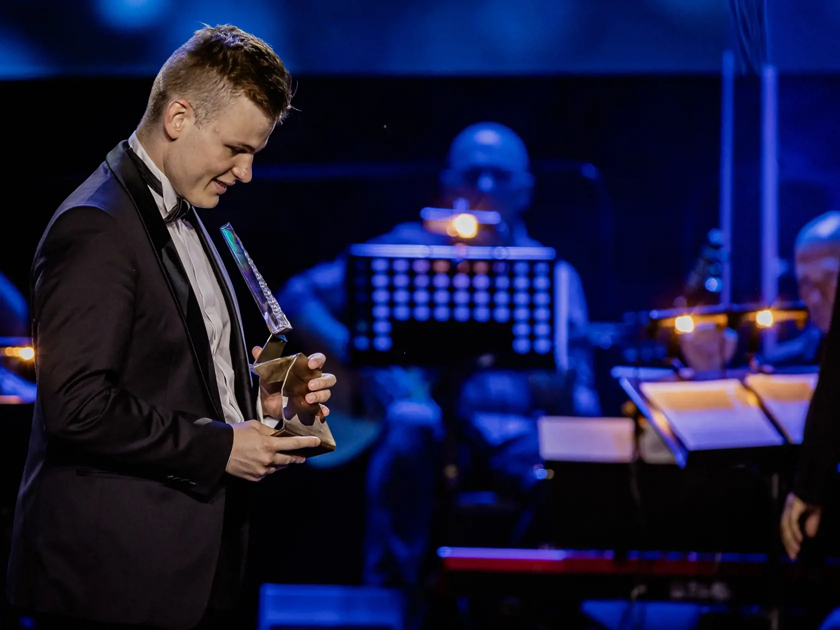 Na snímke Martin Herman si preberá cenu v kategórií Inovácie a startupy počas galavečera 24.ročníka udeľovania prestížneho ocenenia Krištáľové krídlo.