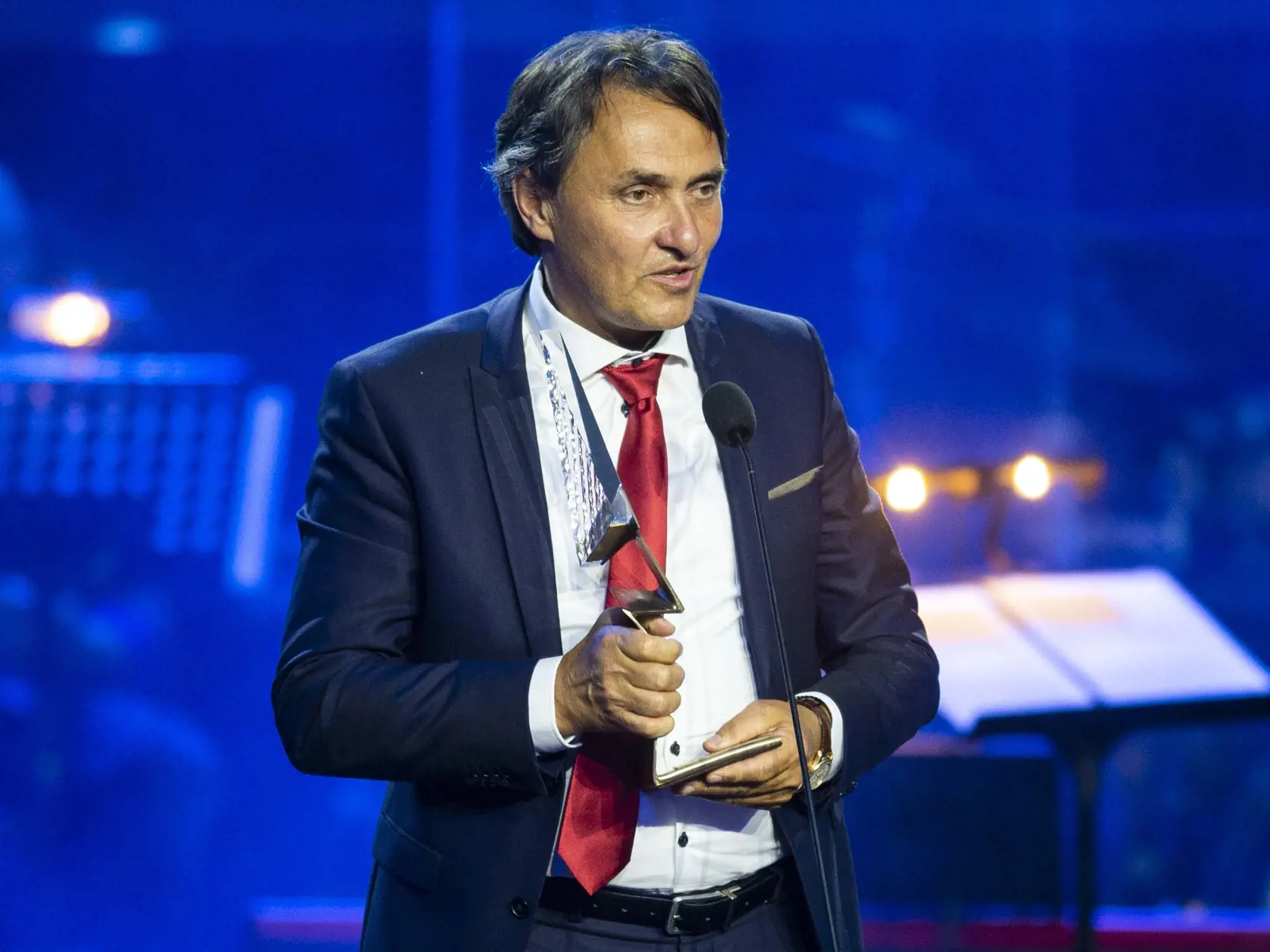 Na snímke Pavol Jakubec si preberá ocenenie v kategórii hospodárstvo počas slávnostného galavečera Krištáľové krídlo  za rok 2020 v priestoroch zámku Šimák v Pezinku 20. júna 2021. FOTO TASR – Jakub Kotian 
