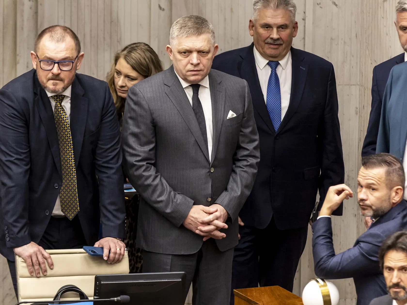 Tajná voľba Richarda Rašiho (Hlas) za predsedu NR SR. Na snímke je Robert Fico, Robert Kaliňák a Tibor Gašpar. 
 
