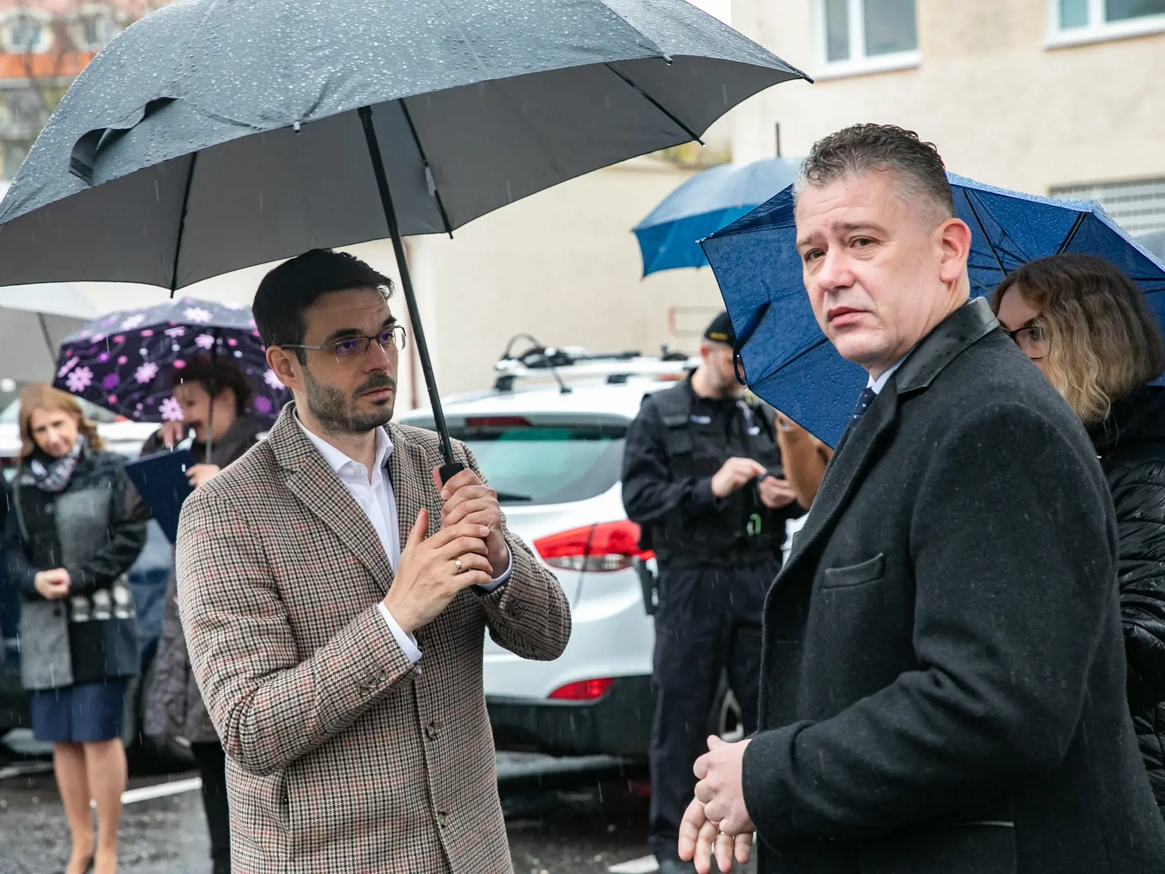 Na snímke sú nové plicajné autá s novým dizajnom. Na snímke je Roman Mikulec.