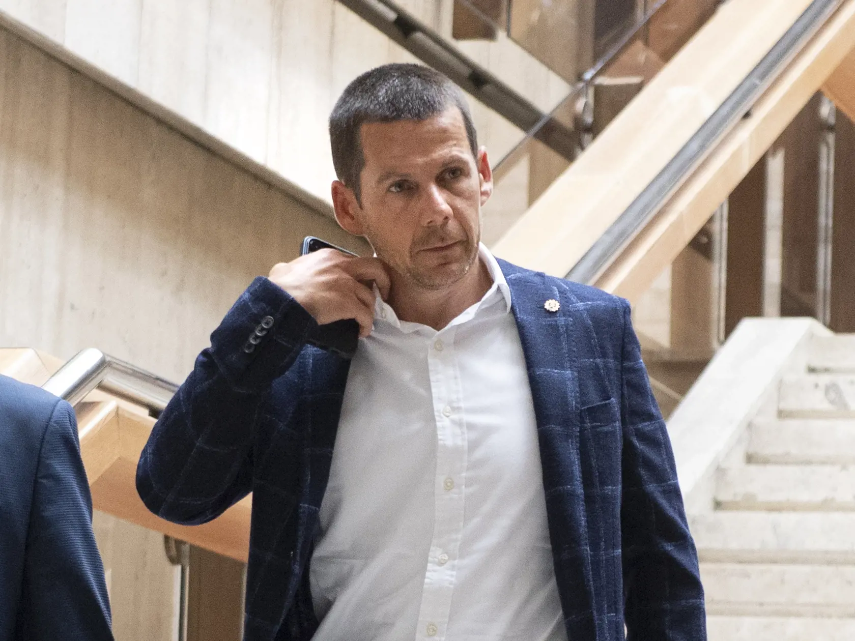 Na snímke prezident Policajného zboru SR Štefan Hamran schádza po schodoch po zasadnutí Betpečnostnej rady SR v Bratislave v stredu 23. augusta 2023. FOTO TASR - Pavel Neubauer