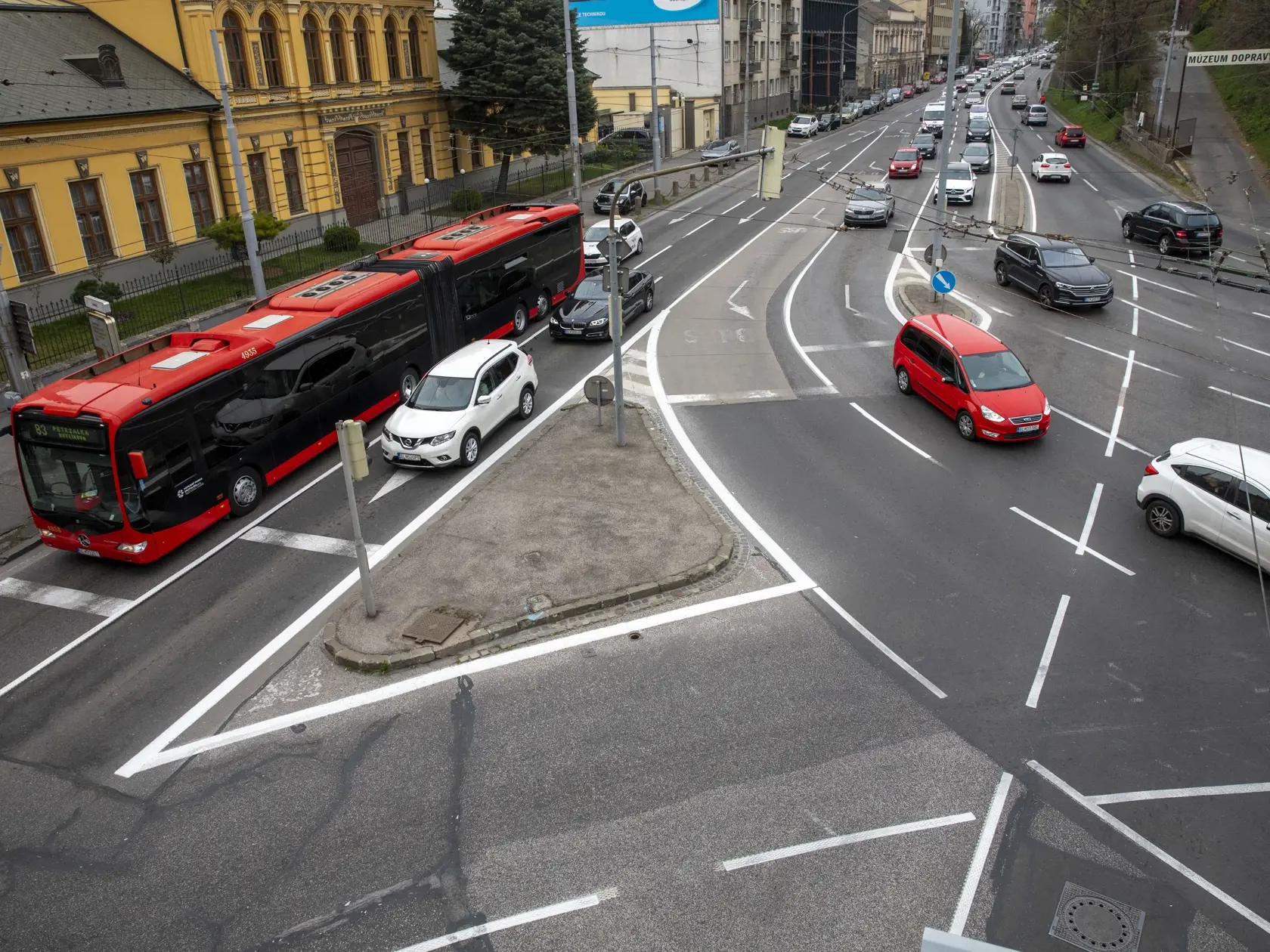 Skočil z výšky 5 metrov.