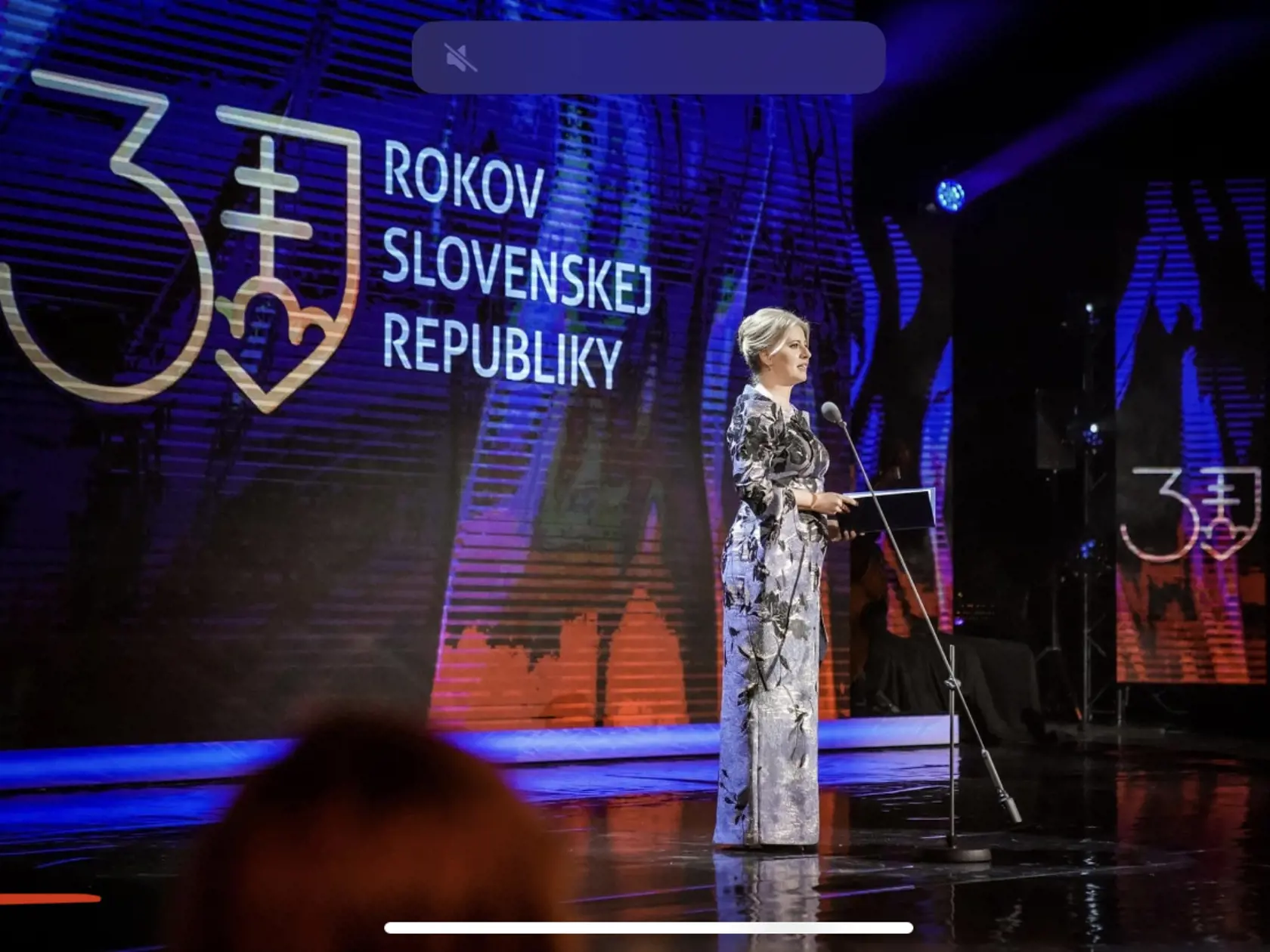 "Zviedli sme ťažké zápasy o charakter štátu, o našu príslušnosť k Západu, o reformy, o dôstojnosť životov. História sama si napokon vyberá a oceňuje tých, ktorí stáli na strane ľudskosti, pokroku a vzdelanosti. Pretože práve títo prispeli k rozvoju republiky a blahu jej občanov," uviedla prezidentka v príhovore.
