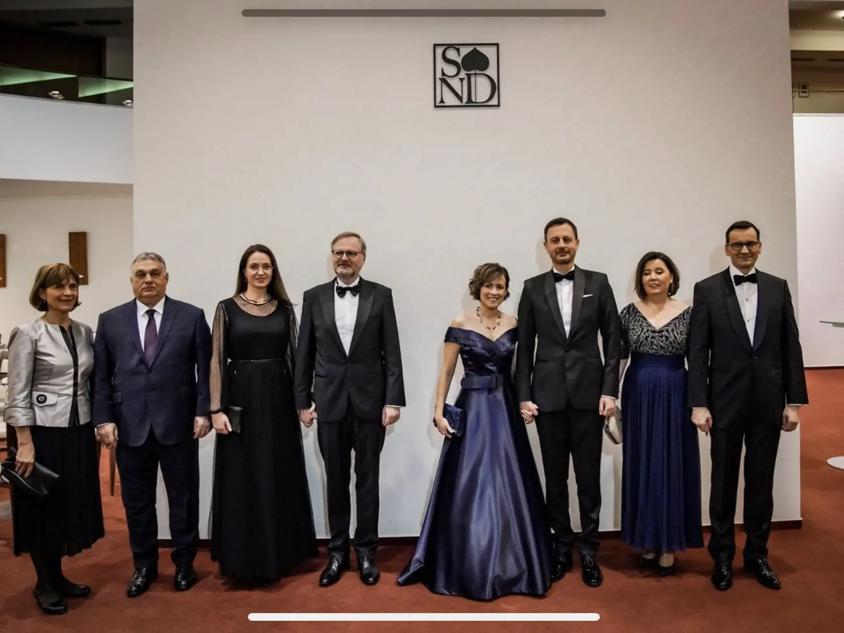 Premiéri V4: Osláviť slovenskú samostatnosťprišli aj Viktor Orbán, Petr Fiala a Mateusz Morawiecki s manželkami.