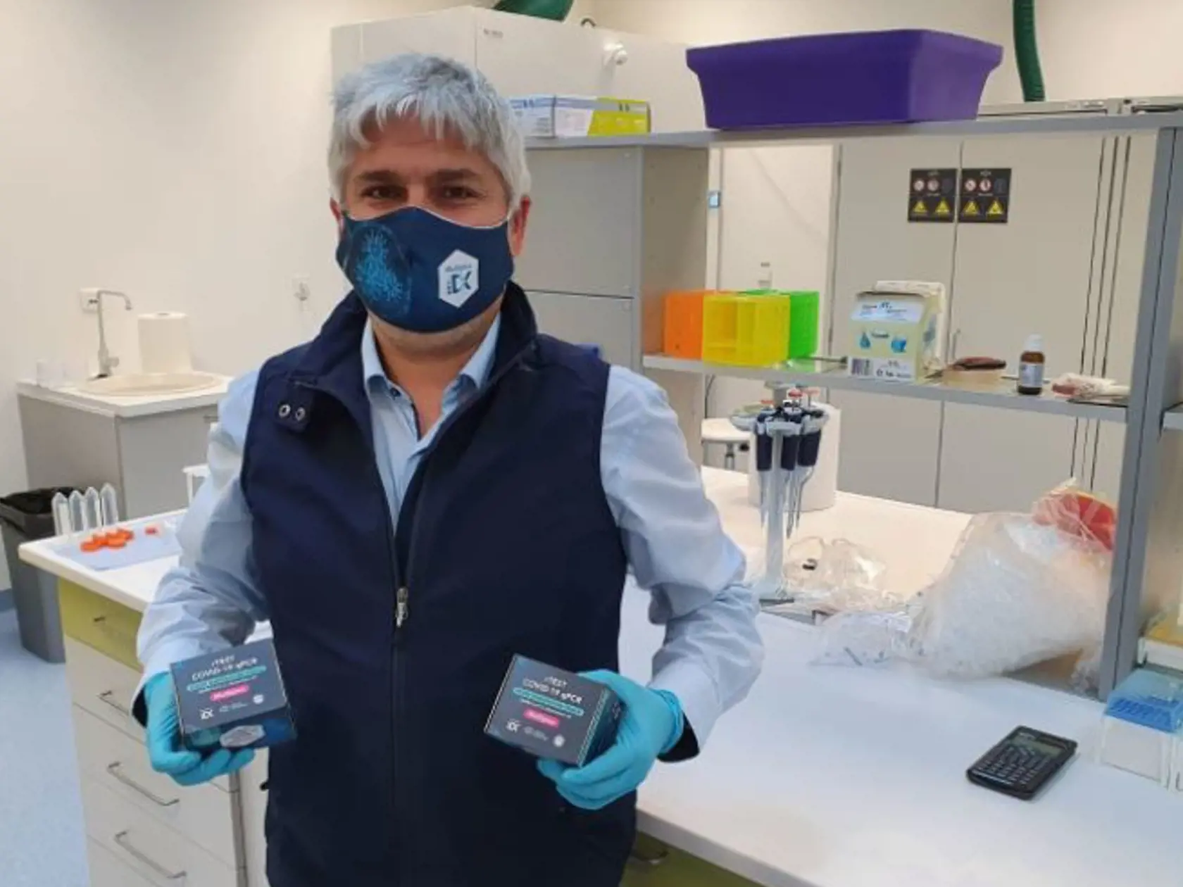 Chcel sa stať lekárom, ale neprijali ho na medicínu v Bratislave ani v Martine. Tak začal študovať chémiu na Prírodovedeckej fakulte v Trnave. Vydržal tam rok a odišiel do zahraničia, kde je 17 rokov a v súčasnosti je úspešným vedcom v Národnom inštitúte zdravia.