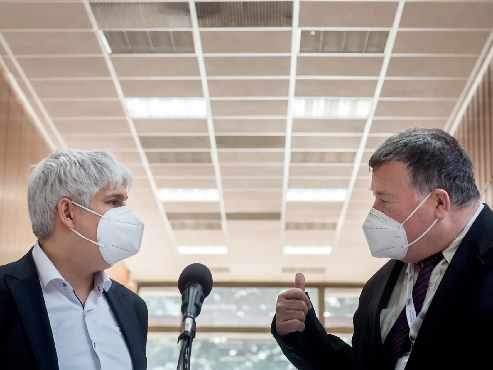Vladimír Krčméry a biochemik Pavol Čekan. FOTO TASR - Martin Baumann