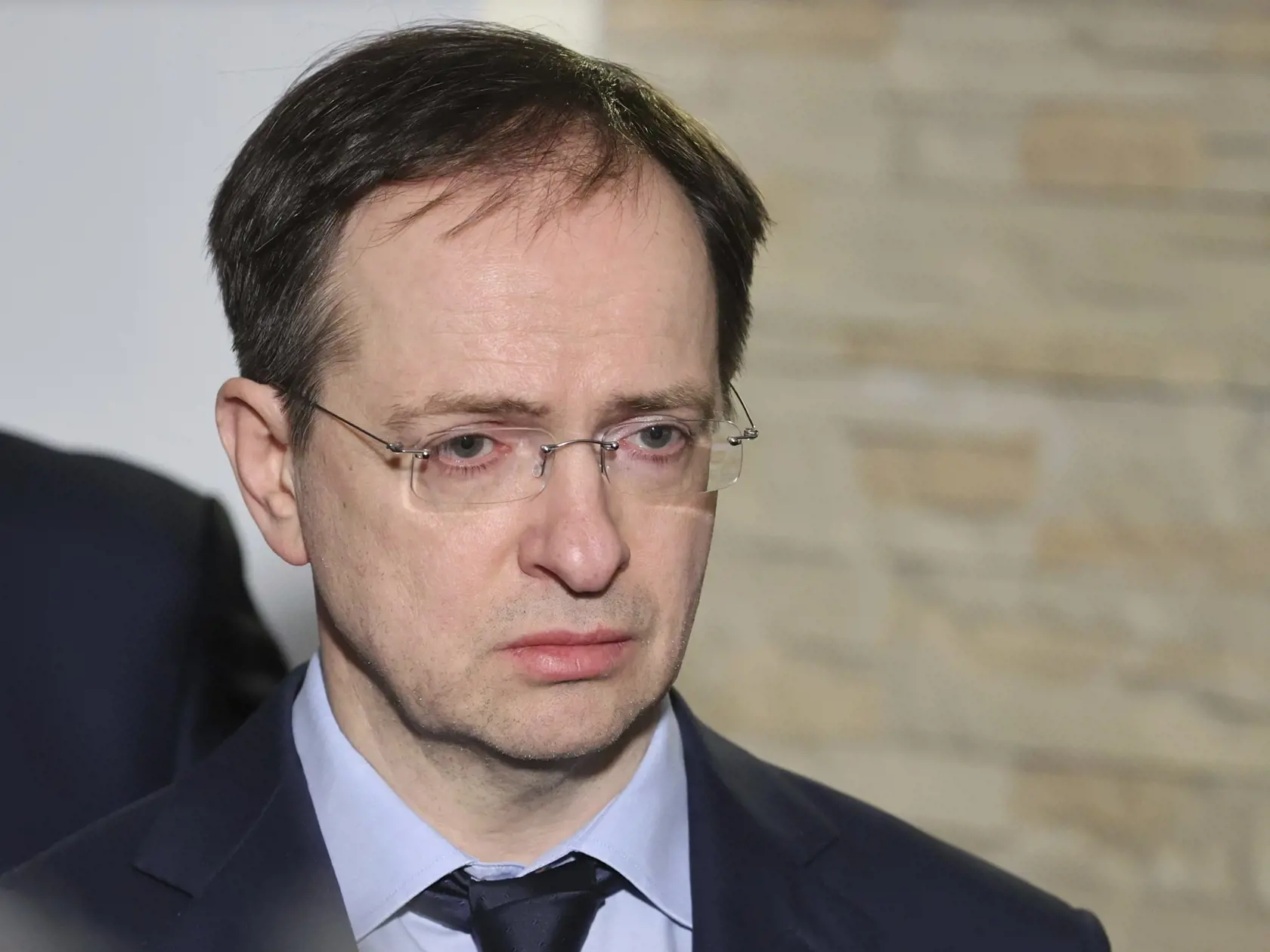 Hlavný je vyjednávač ruskej delegácie a poradca ruského prezidenta Vladimira Putina Vladimir Medinskij.