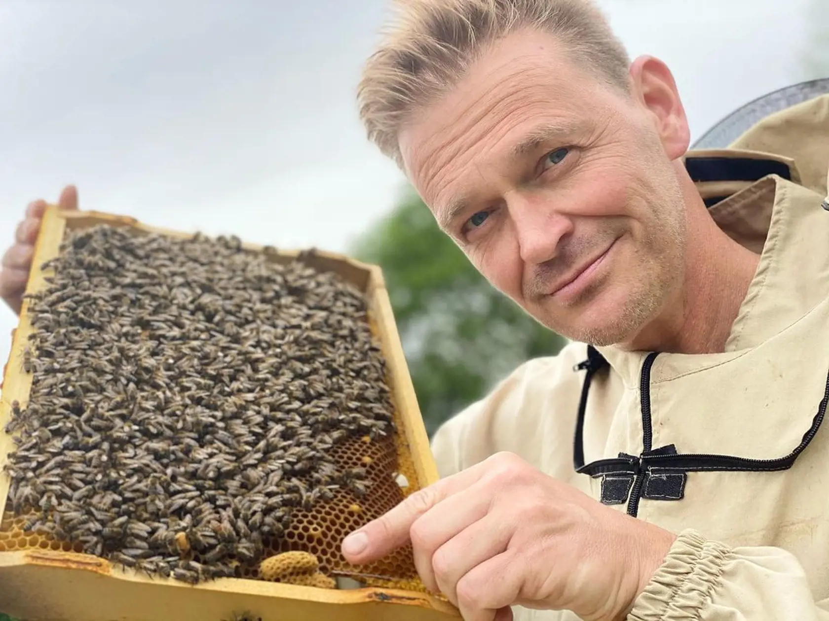 Martin Nikodým je skúsený a zároveň náš najznámejší včelár.