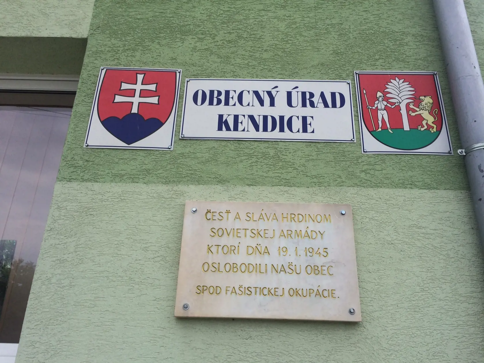 Na snímke obec Kendice, v ktorej sa mal prípad údajného väznenia tínedžerky odohrať.