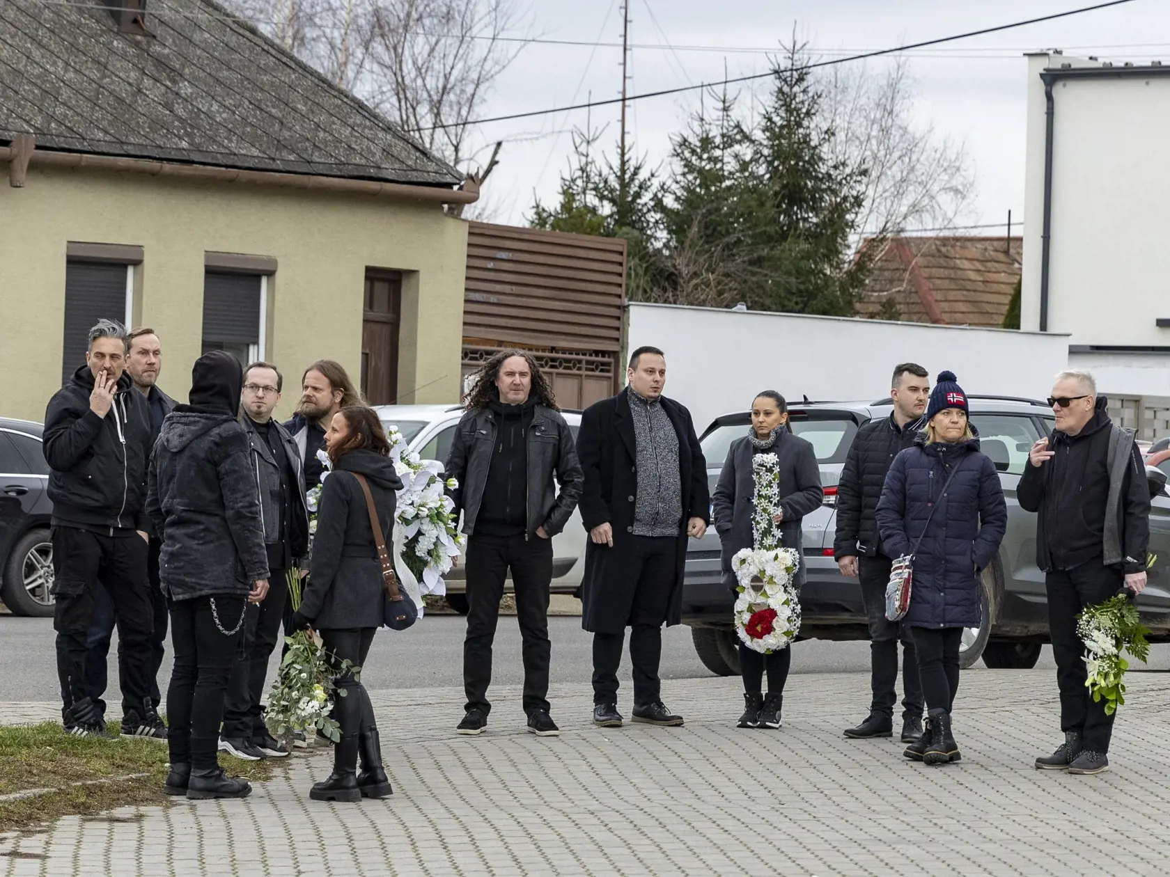 Na snímke je posledná rozlúčka so zosnulým hudobníkom Petrom Sanchezom Sanigom. 