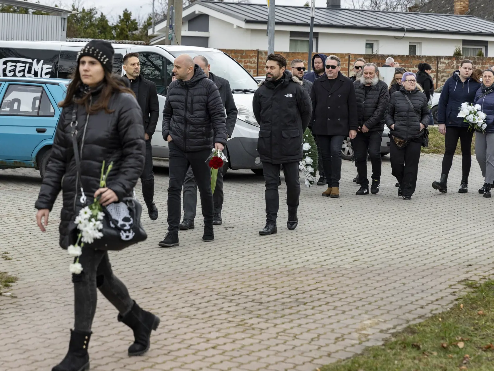 Na snímke je posledná rozlúčka so zosnulým hudobníkom Petrom Sanchezom Sanigom. Na snímke je Mário Kollár a Miko Hladký. 