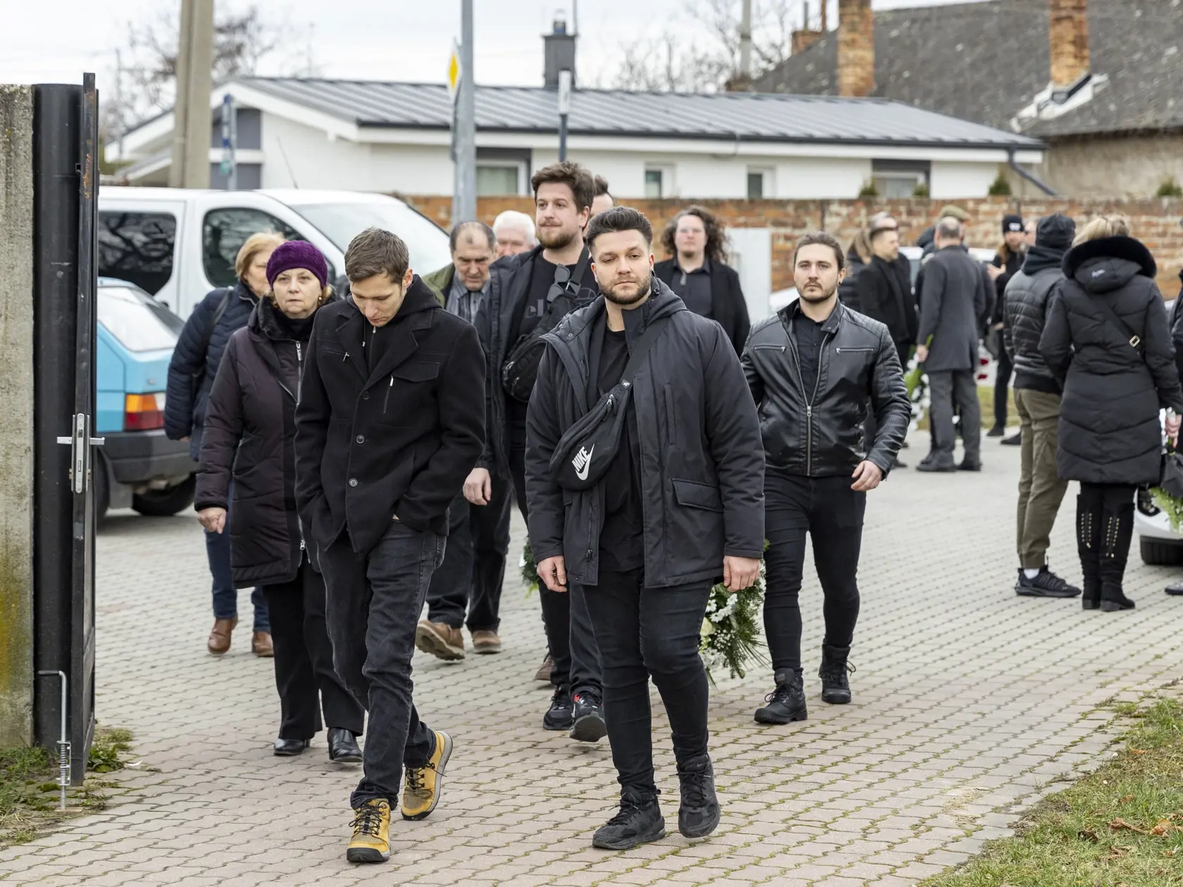 Na snímke je posledná rozlúčka so zosnulým hudobníkom Petrom Sanchezom Sanigom. 