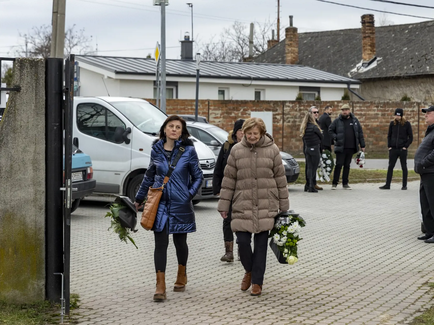Na snímke je posledná rozlúčka so zosnulým hudobníkom Petrom Sanchezom Sanigom. 