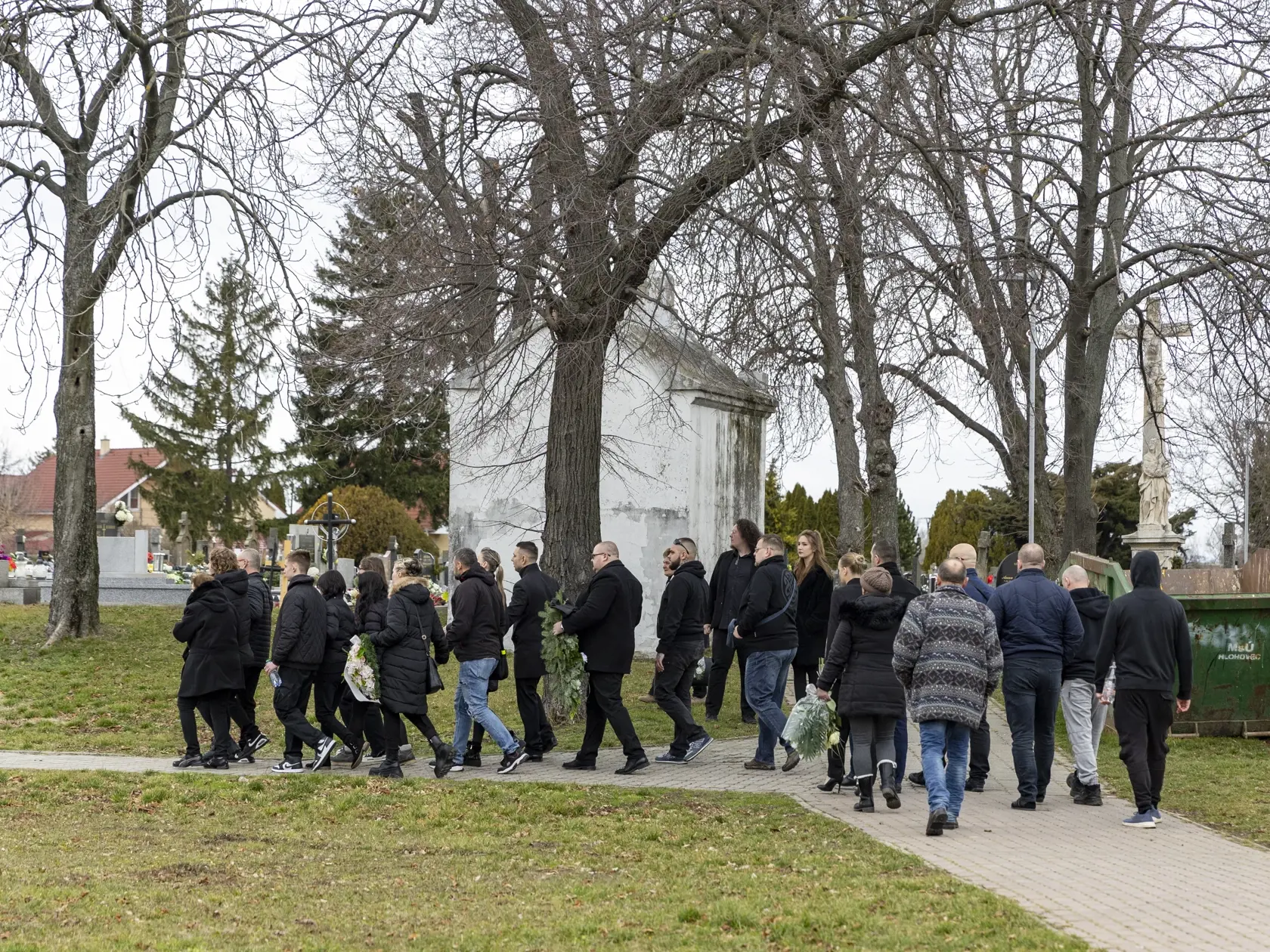 Na snímke je posledná rozlúčka so zosnulým hudobníkom Petrom Sanchezom Sanigom. 