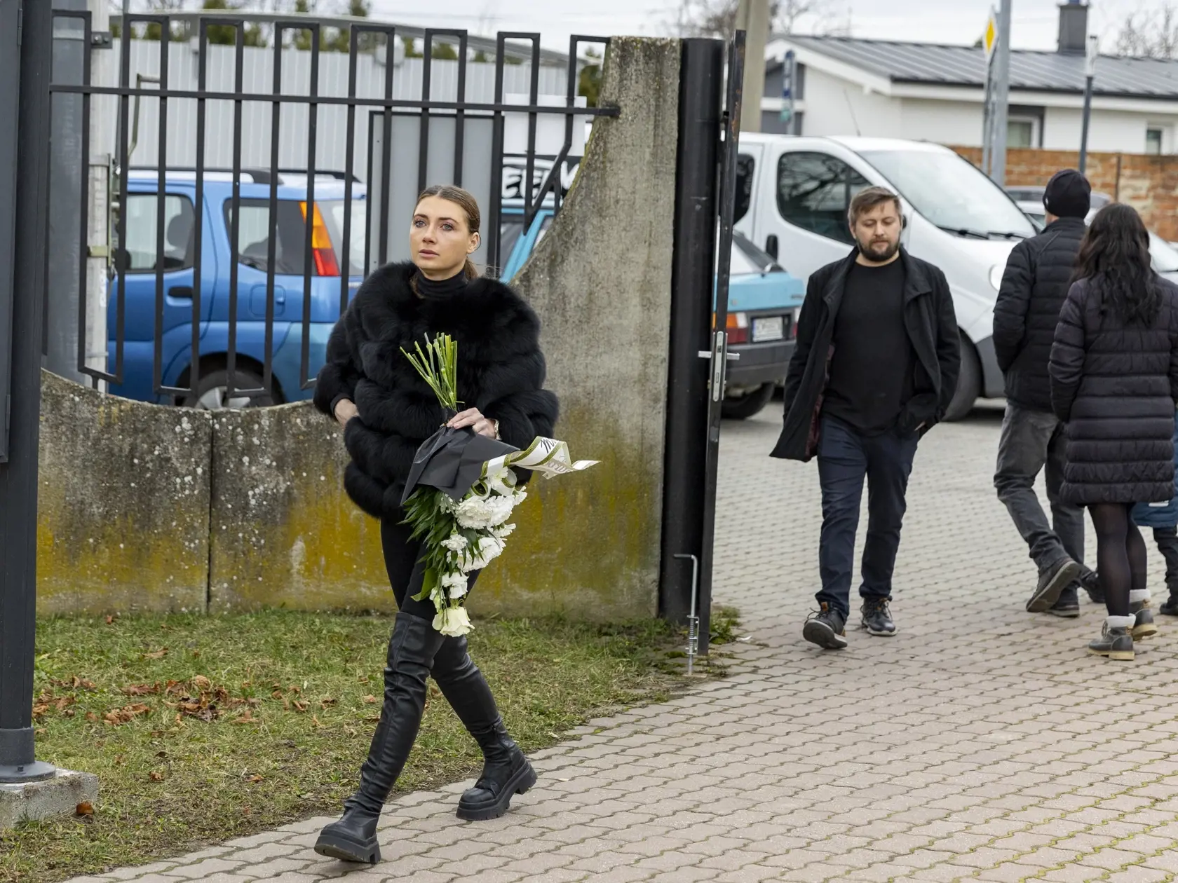 Na snímke je posledná rozlúčka so zosnulým hudobníkom Petrom Sanchezom Sanigom. 
