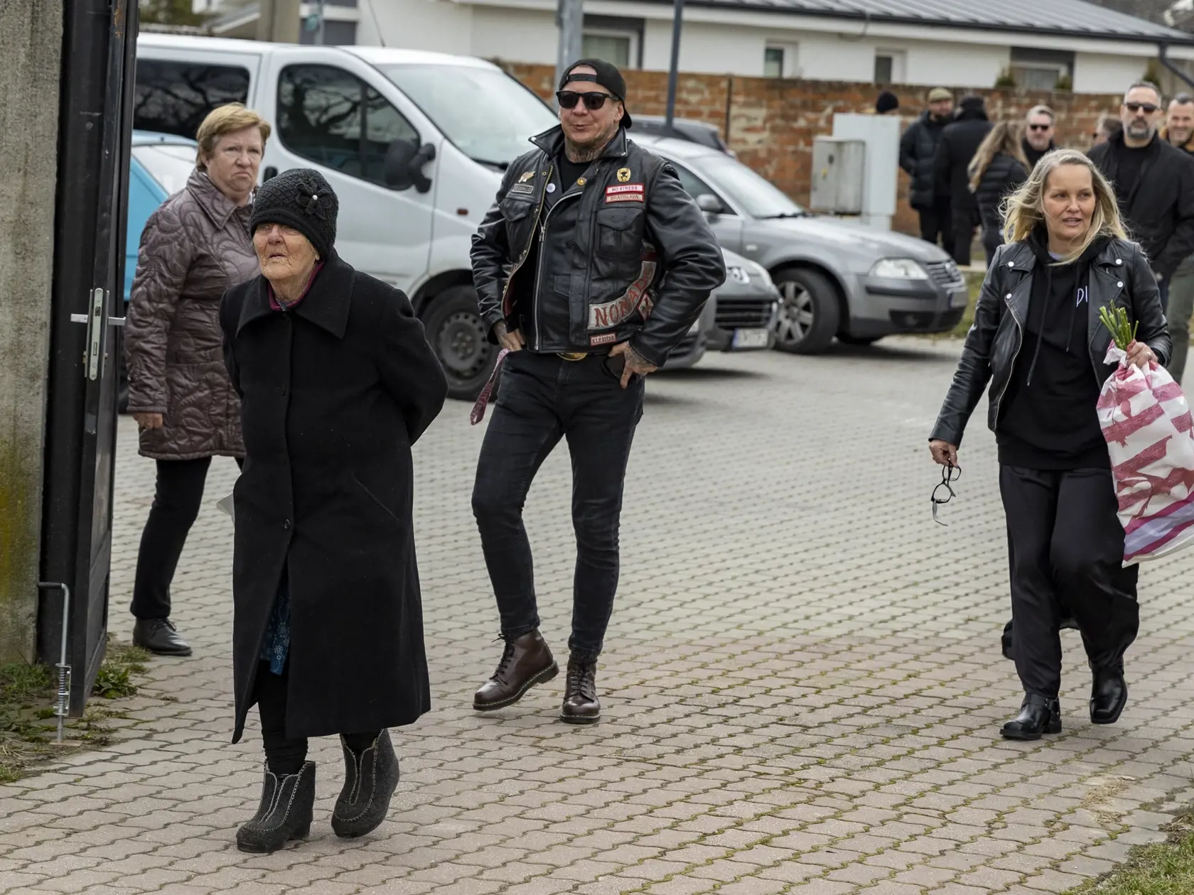 Na snímke je posledná rozlúčka so zosnulým hudobníkom Petrom Sanchezom Sanigom. 
