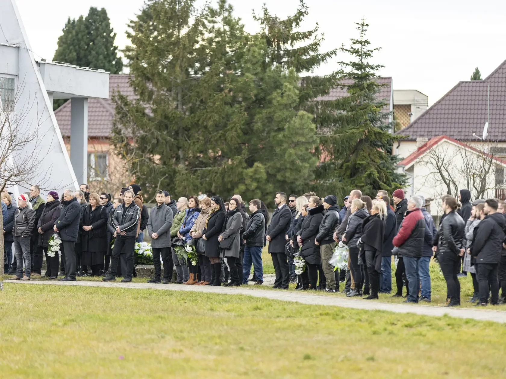 Na snímke je posledná rozlúčka so zosnulým hudobníkom Petrom Sanchezom Sanigom. 
