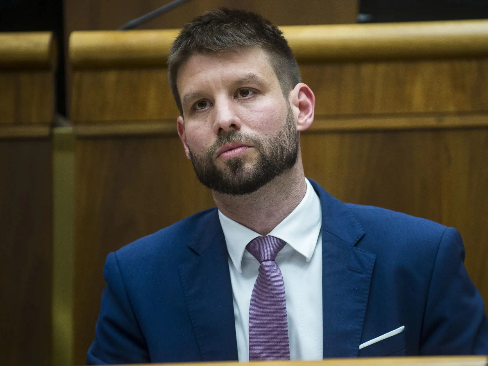 Poslanci Národnej rady (NR) SR na stredajšej ustanovujúcej schôdzi zvolili štyroch podpredsedov parlamentu. Sú nimi Ľuboš Blaha (Smer-SD), Peter Žiga (Hlas-SD) Andrej Danko (SNS) a Michal Šimečka (PS). Na snímke novozvolený podpredseda parlamentu Michal Šimečka (PS) počas ustanovujúcej schôdze parlamentu v Bratislave v stredu 25. októbra 2023. FOTO TASR - Jakub Kotian