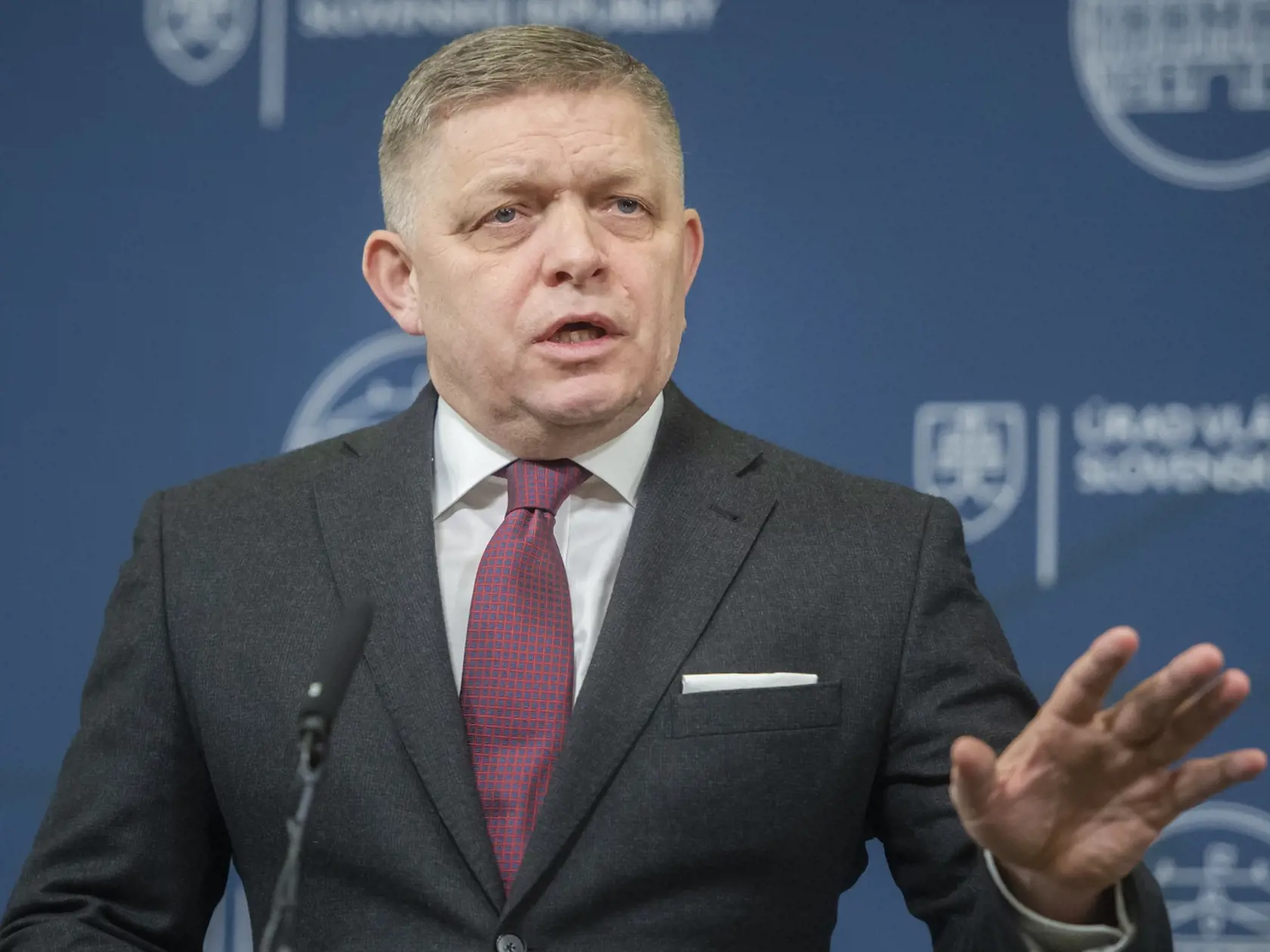 Na snímke predseda vlády SR Robert Fico (Smer-SD) gestikuluje počas vyhlásenia v Bratislave vo štvrtok 21. decembra 2023. FOTO TASR - Martin Baumann
