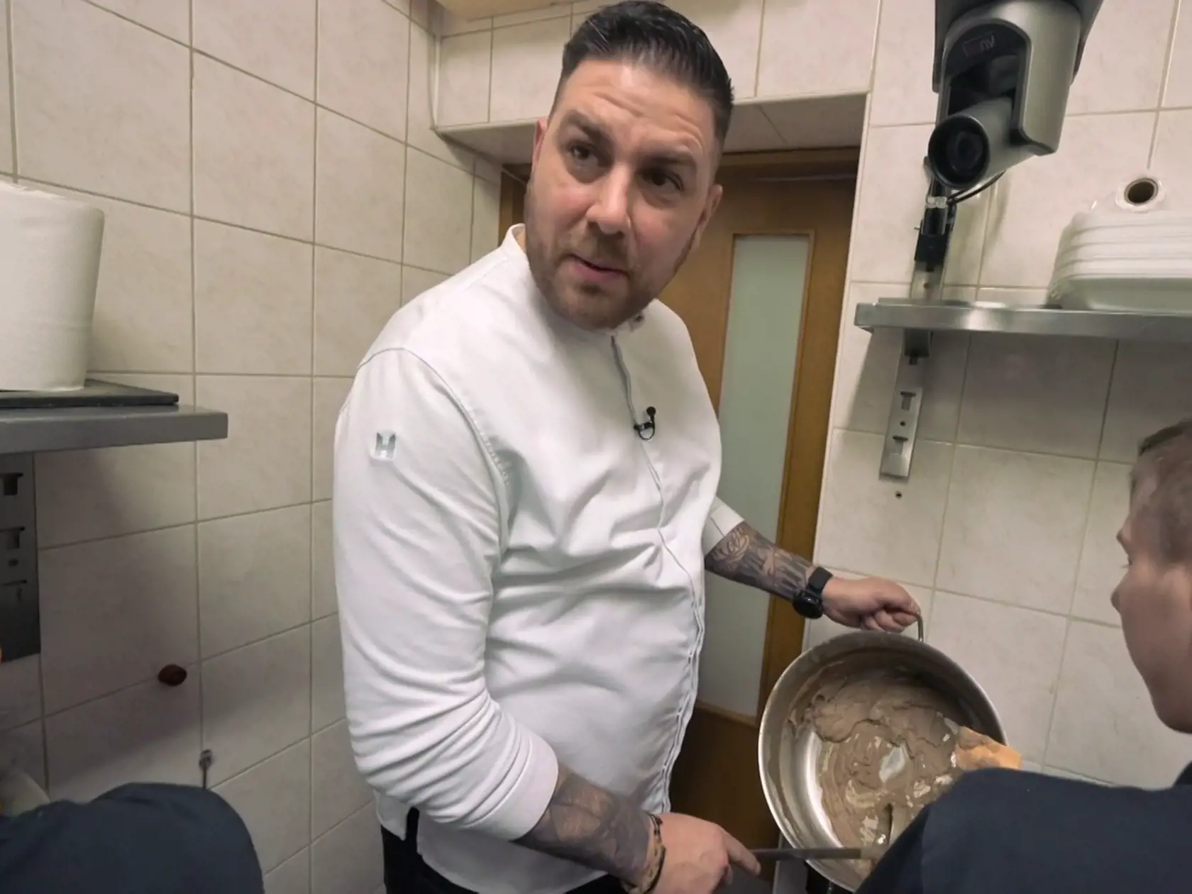 Martin Novák zo šou Na nože sa v reštauráciách stretne s kadečím.