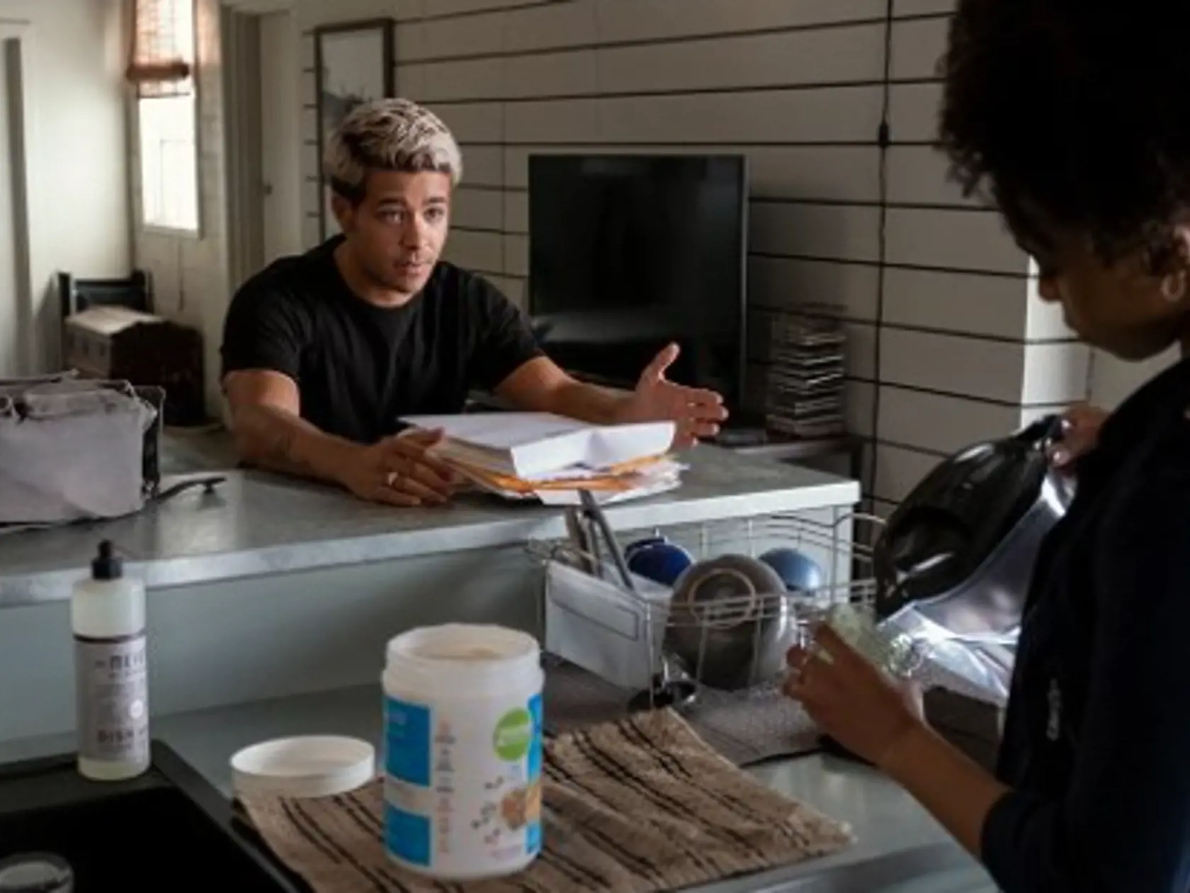Christian Navarro v seriáli 13 Reasons Why stvárnil Tonyho.