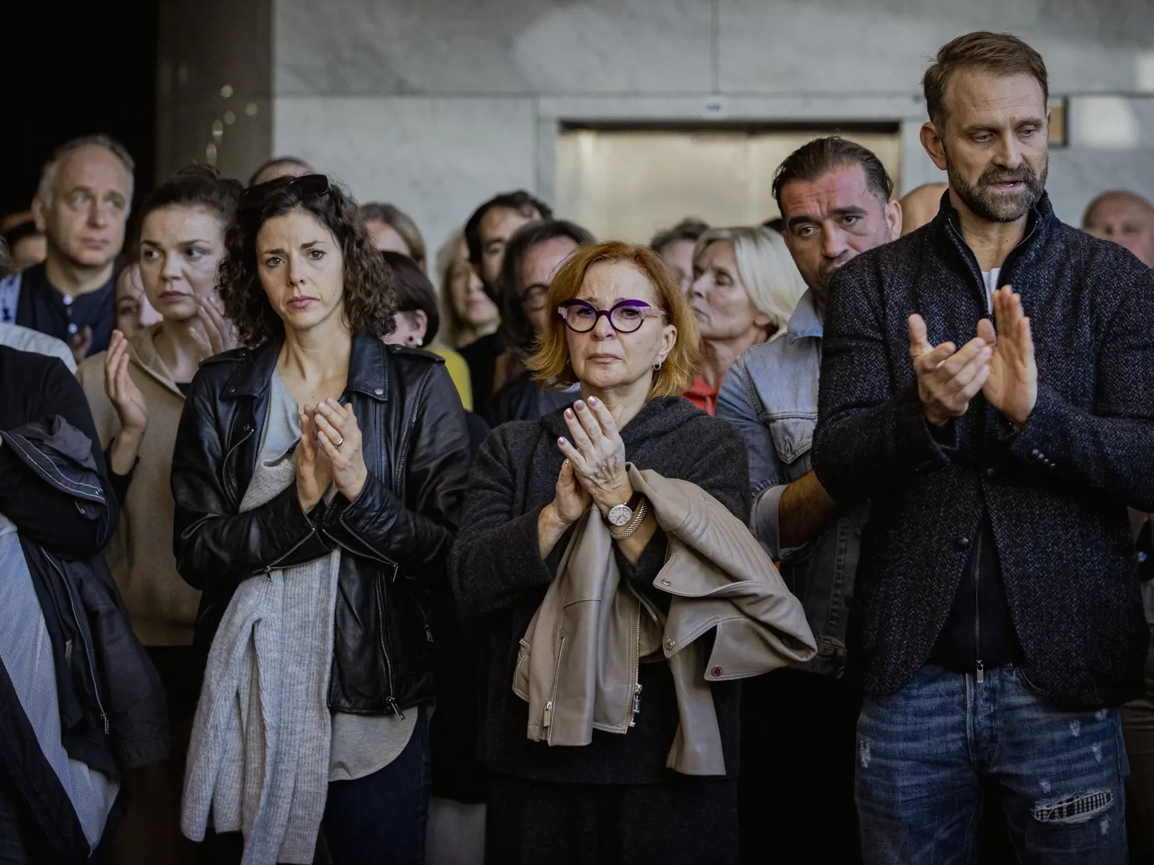 Odchádzajúci riaditeľ Slovenského národného divadla Matej Drlička sa na tlačovej konferencii v budove Slovenského národného divadla verejne ospravedlnil za svoje výroky, ktoré viedli k jeho odvolaniu z funkcie k 1.11.2022. Na snímke Ivana Kuxová, Kamila Magálová, a Tomáš Maštalír.
