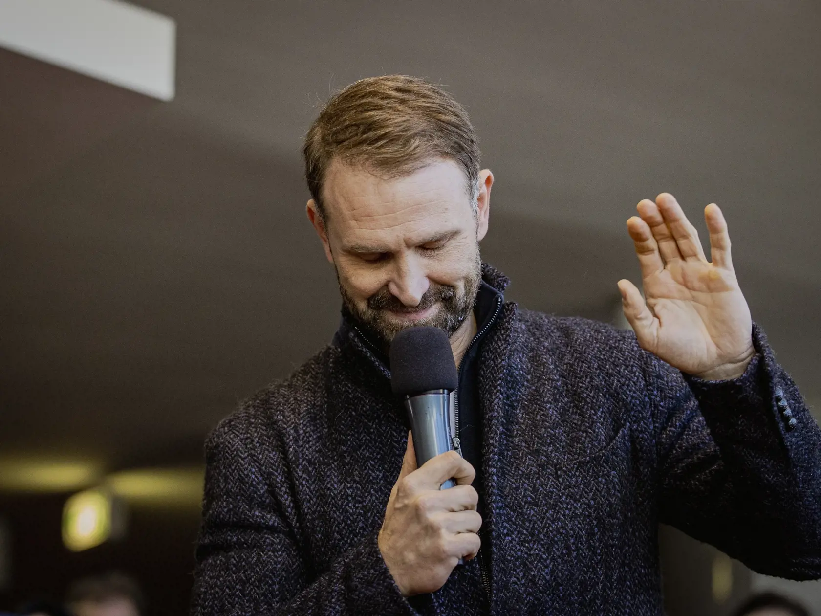 Odchádzajúci riaditeľ Slovenského národného divadla Matej Drlička sa na tlačovej konferencii v budove Slovenského národného divadla verejne ospravedlnil za svoje výroky, ktoré viedli k jeho odvolaniu z funkcie k 1.11.2022. Na snímke Tomáš Maštalír.