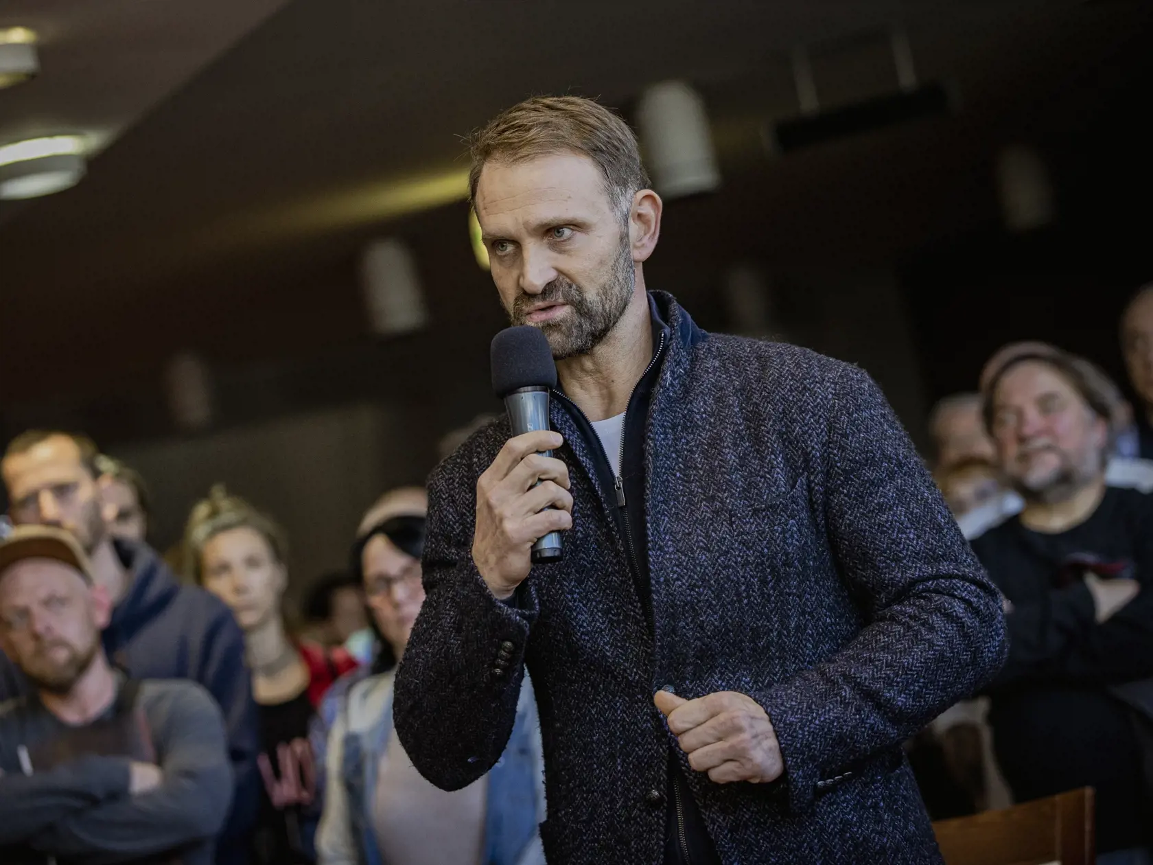 Odchádzajúci riaditeľ Slovenského národného divadla Matej Drlička sa na tlačovej konferencii v budove Slovenského národného divadla verejne ospravedlnil za svoje výroky, ktoré viedli k jeho odvolaniu z funkcie k 1.11.2022. Na snímke Tomáš Maštalír.