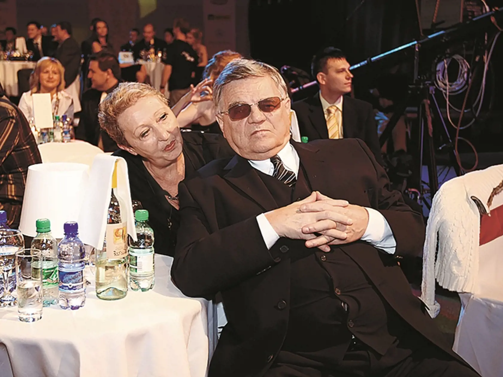 Zašlé časy: Stano Dančiak kedysi v sprievode manželky rád chodil do spoločnosti, dnes sedí doma.