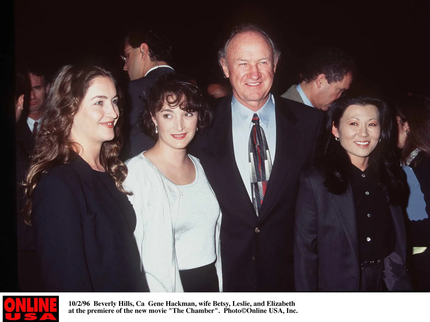 Gene Hackman s manželkou Betsy, s dcérami Leslie a Elizabeth na premiére jeho filmu Cela smrti.