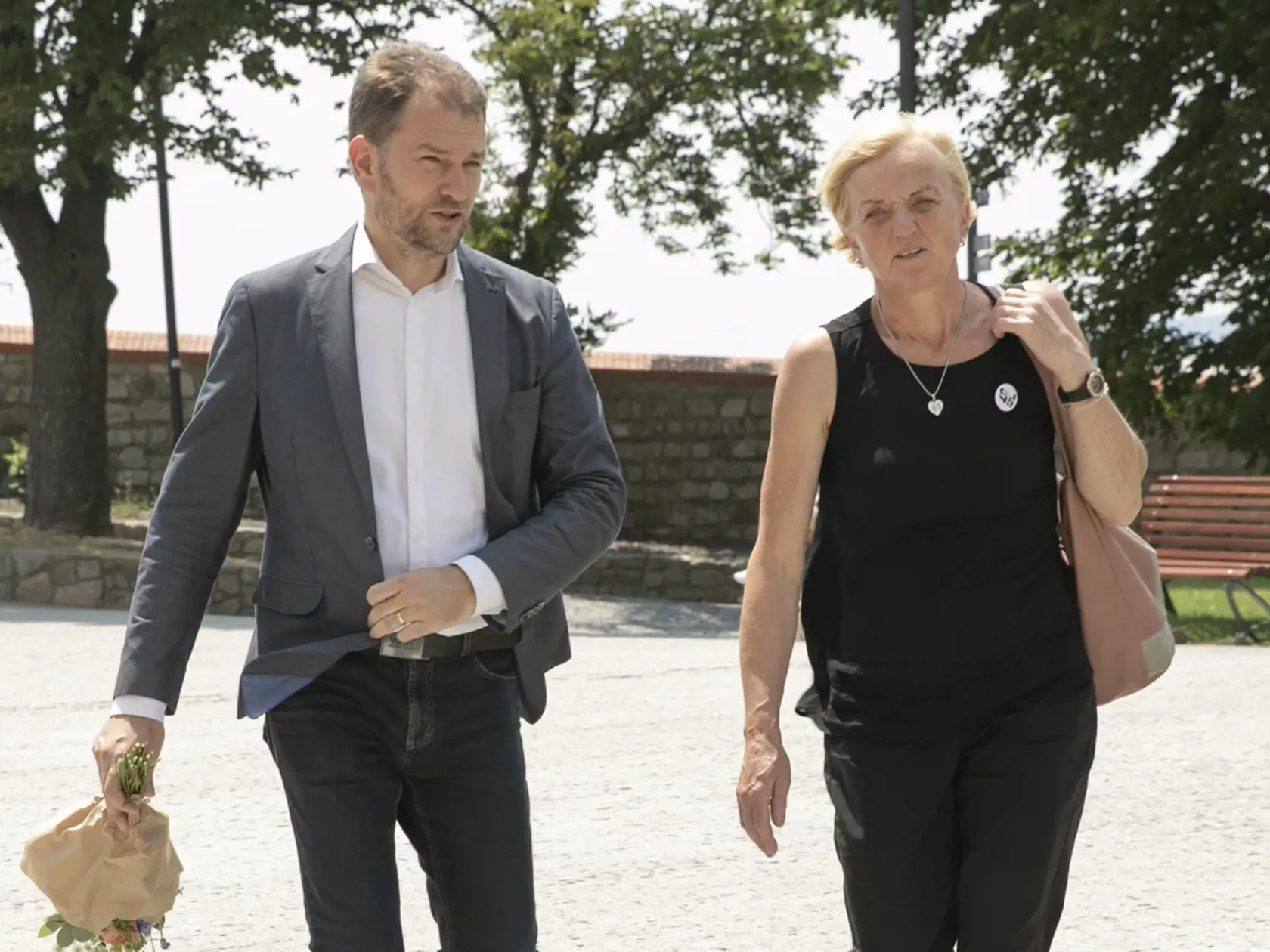 Na fotke sú Igor Matovič a Zlatica Kušnírová na brífingu demokratických opozičných strán.