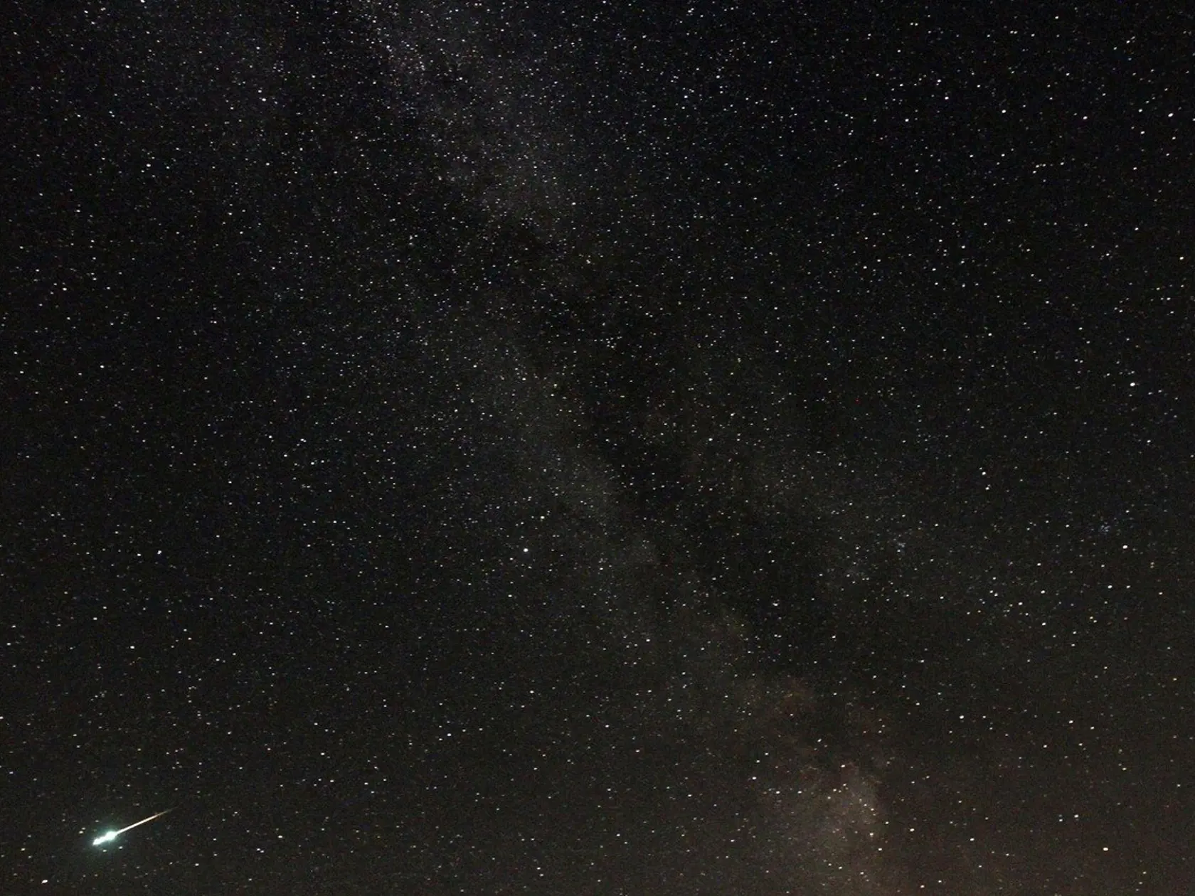 Meteorický roj Perzeidov dnes dosiahne vrchol. Viditeľný bude aj voľným okom.