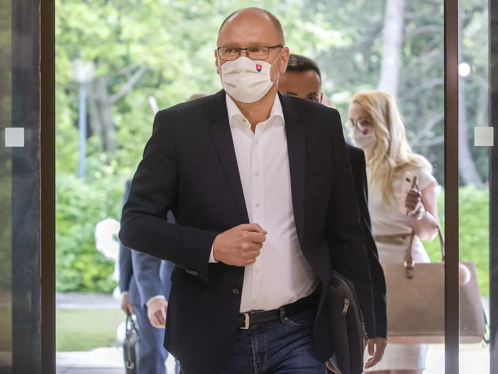 Na snímke minister hospodárstva SR Richard Sulík (SaS) prichádza na rokovanie vlády SR,