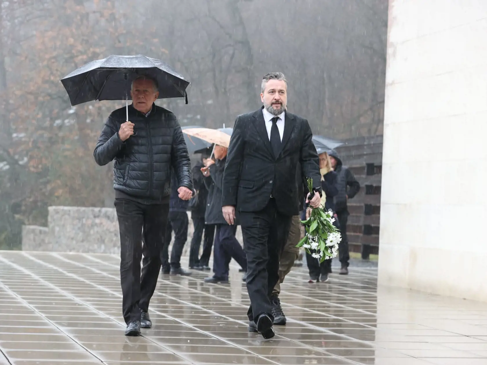 Posledné zbohom dali Čaplovičovi aj Eduard Chmelár, Boris Susko, František Mikloško či Ľuboš Blaha.