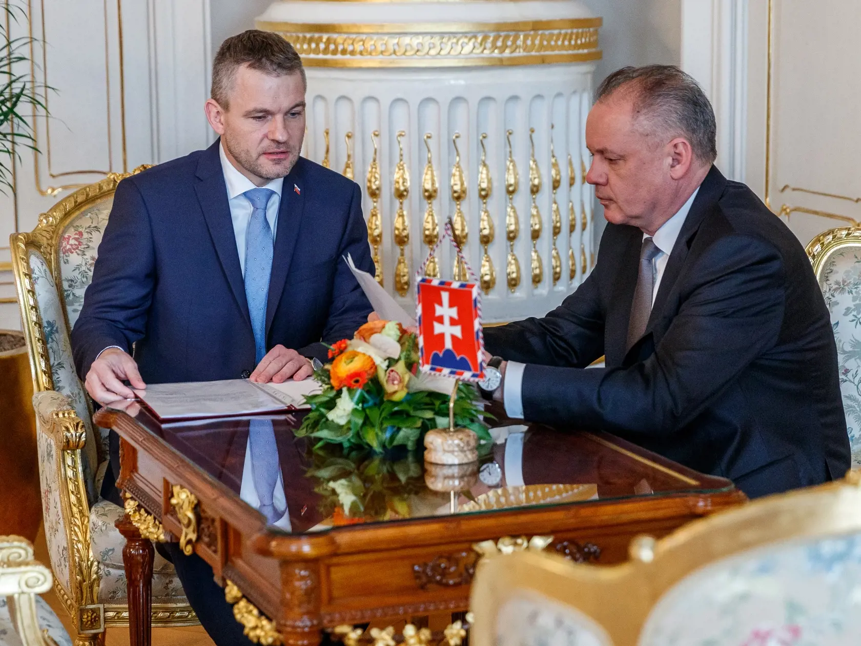 Prezident Kiska môže teoreticky vziať Pellegrinimu poverenie zostaviť vládu.