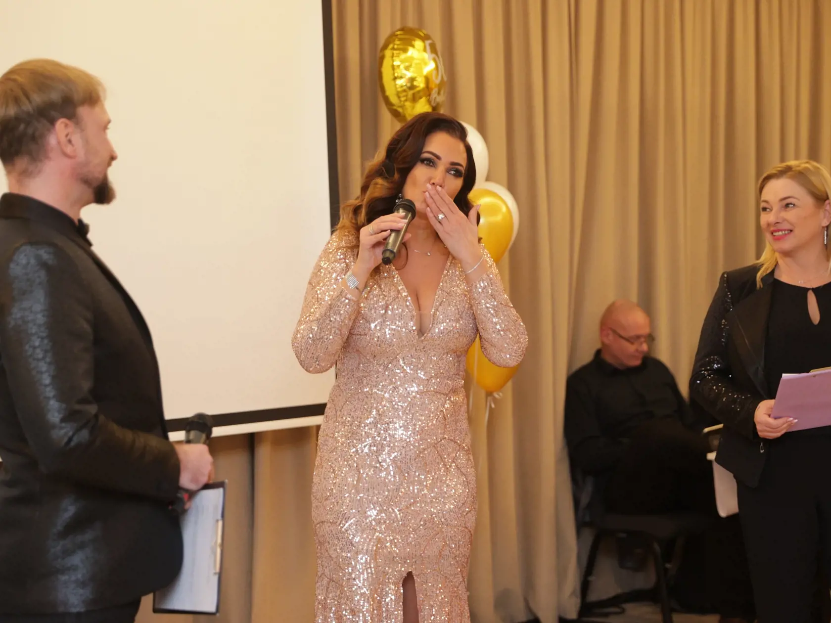 Na Snímke Narodeninova oslava Karin Majtanovej