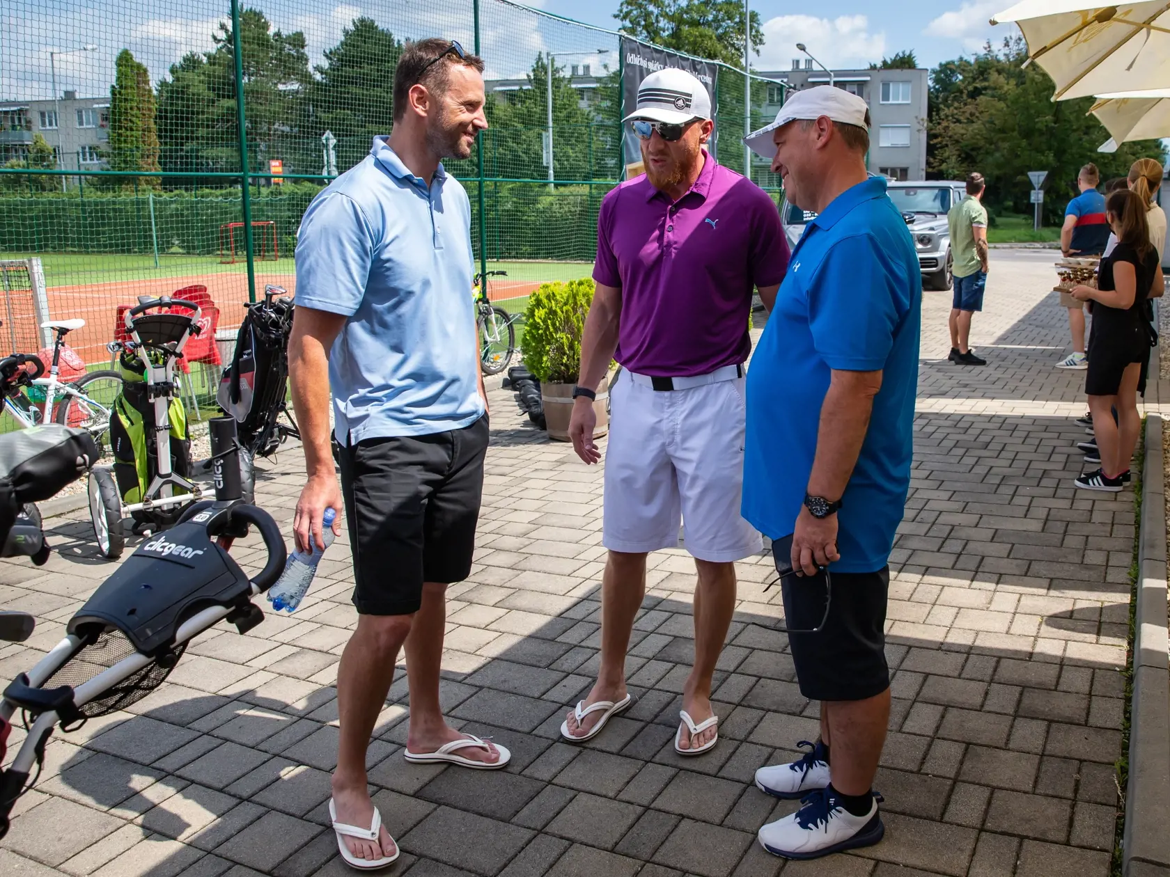 Na snímke je Marián Hossa, Richard Lintner a Matthias Settele pred golfovým turnajom pri príležitosti štartu charitatívneho podujatia Hiezdy deťom. 