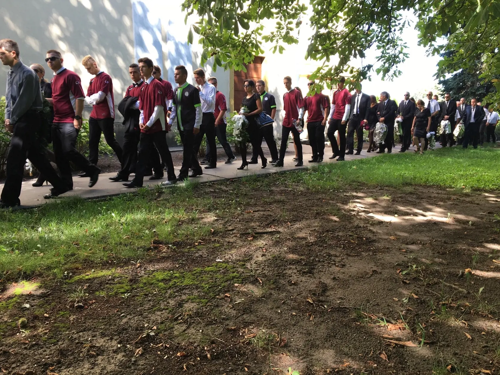 V Mani a Komjaticiach posledný raz odprevadili policajt ov Karola († 39) a Michala († 34).