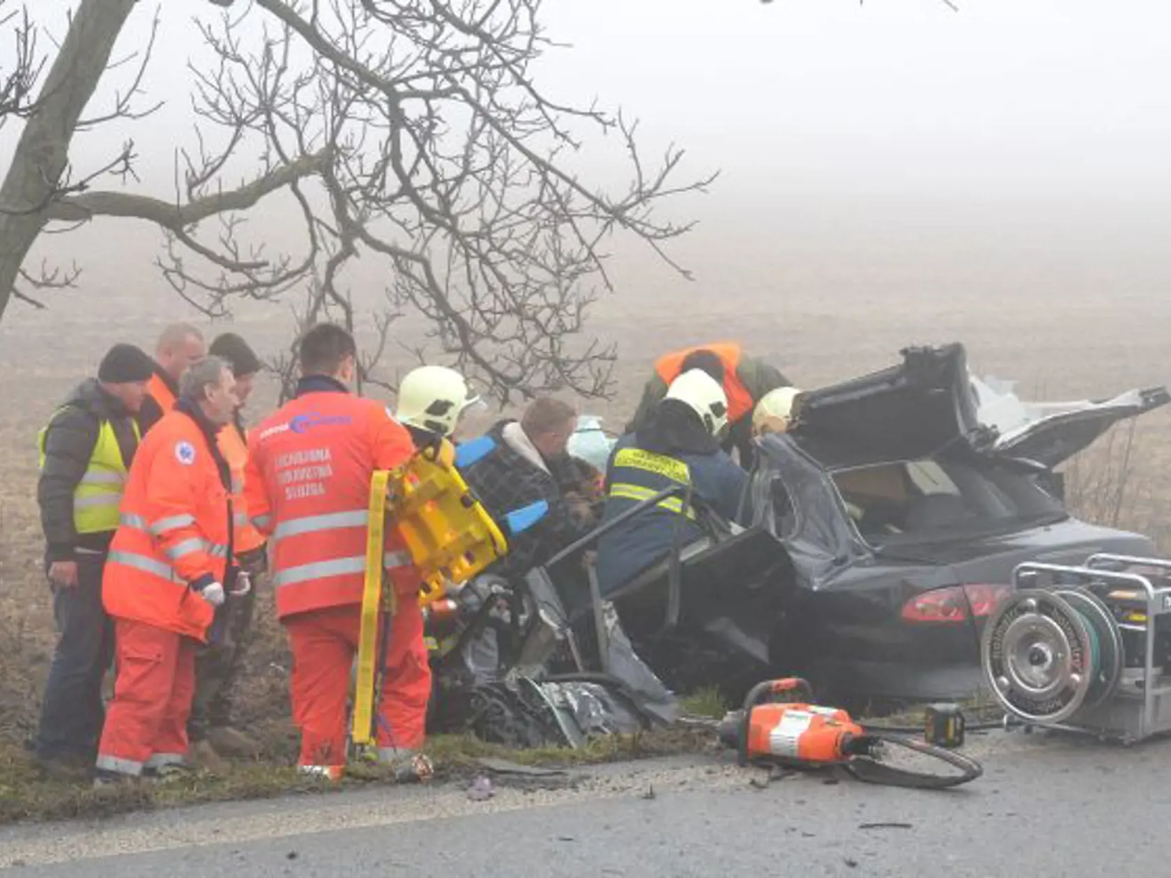Medzi obcami Sečovce a Dargov na ceste E50 sa stala 11. januára 2014 okolo obeda vážna dopravná nehoda, pri ktorej sa čelne zrazilo mliekarenské nákladné auto s návesom a osobné motorové vozidlo značky Seat. Na niekoľko hodín bola uzavretá premávka v oboch jazdných pruhoch.  FOTO TASR - Roman Hanc