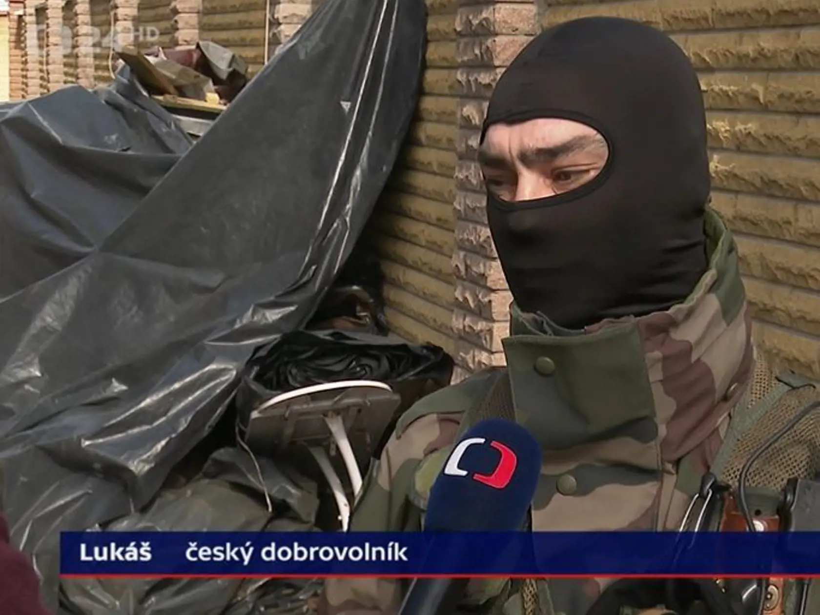 Iný český dobrovoľník Lukáš opísal reportérovi Michalovi Kubalovi svoju motiváciu: „Proste pomôcť. Pomáhať zastaviť vojnu. Pretože podľa mňa sa Putin nezastaví," uviedol pre ČT.