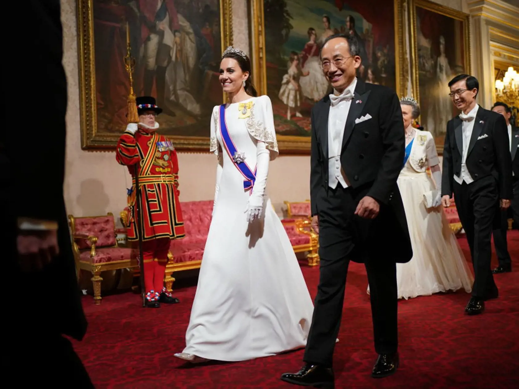 Princezná z Walesu Kate s juhokórejským námestníkom premiéra Choo Kyung-hom.