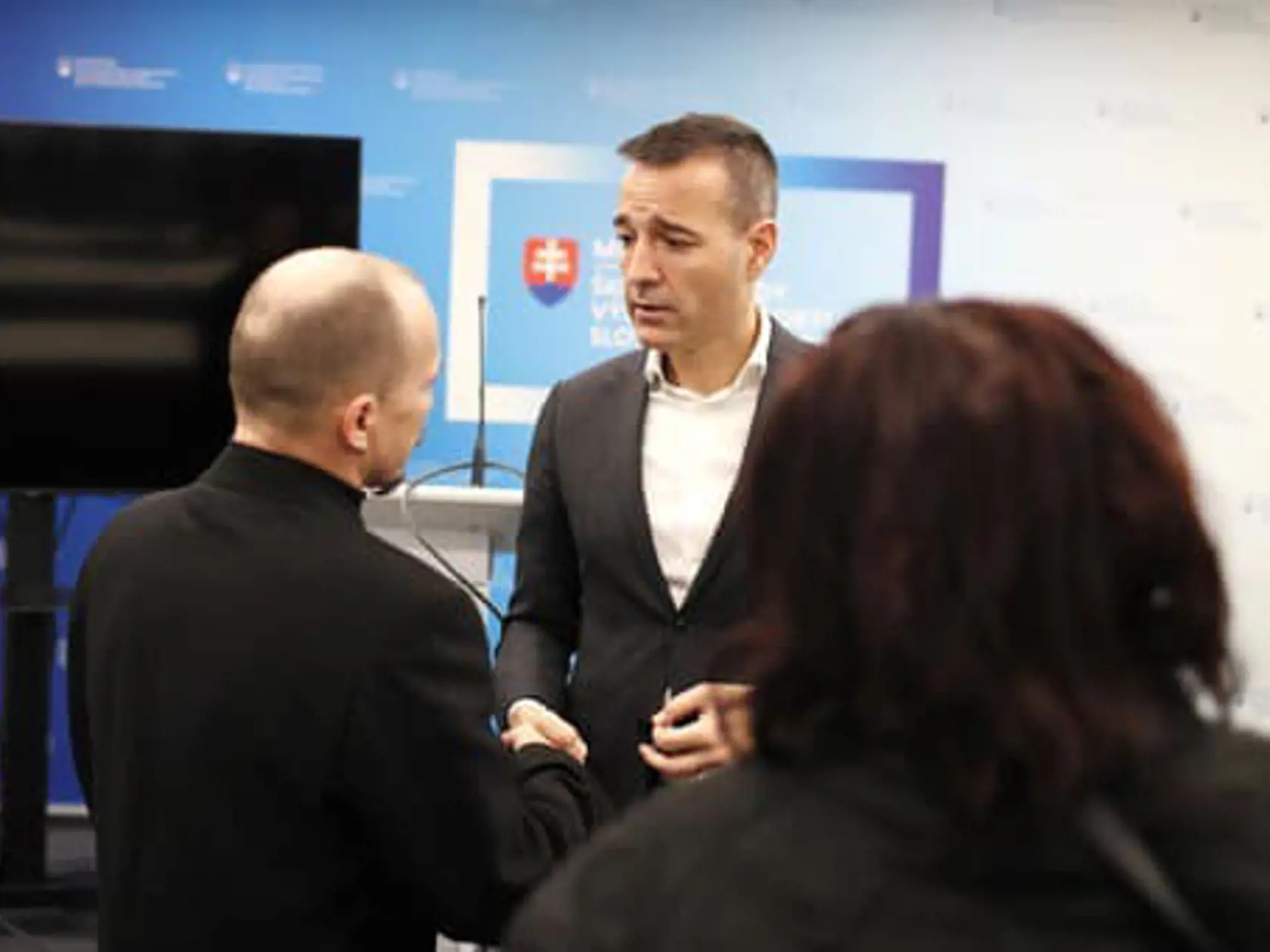 Minister školstva Tomáš Drucker sa stretol s rodičmi zosnulého žiaka Romana.