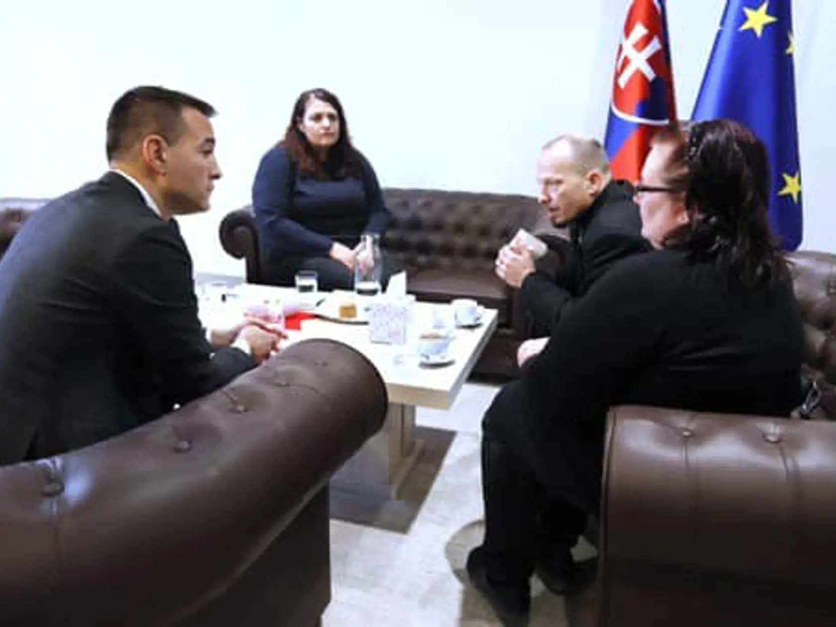 Minister školstva Tomáš Drucker sa stretol s rodičmi zosnulého žiaka Romana.