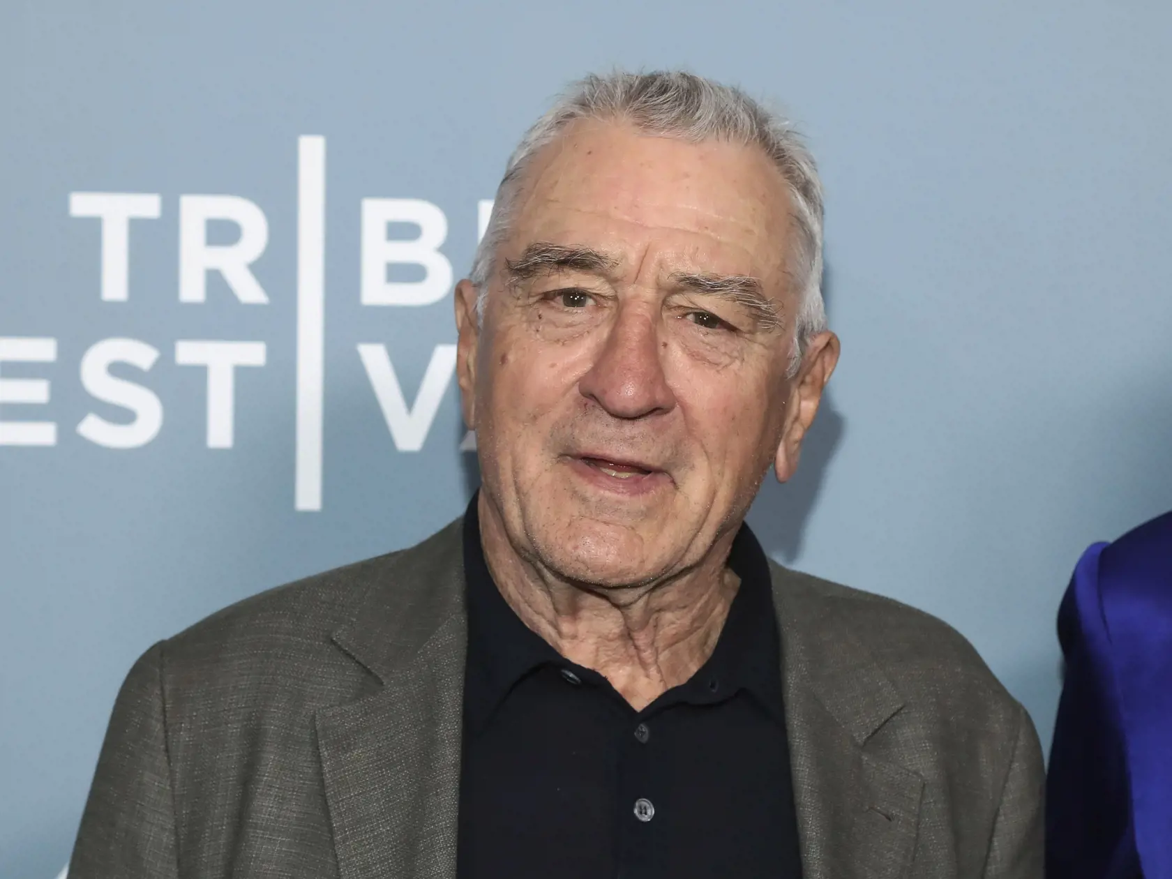 EBE 19 New York - Na snímke americký herec Robert De Niro prichádza na premiéru dokumentárneho filmu Jennifer Lopez: Halftime spoločnosti Netflix v rámci filmového festivalu Tribeca v divadle United Palace v New Yorku v noci na 9. júna 2022. FOTO TASR/AP


Actor Robert De Niro attends the 2022 Tribeca Festival opening night world premiere of "Halftime" at the United Palace on Wednesday, June 8, 2022, in New York. (Photo by Andy Kropa/Invision/AP)