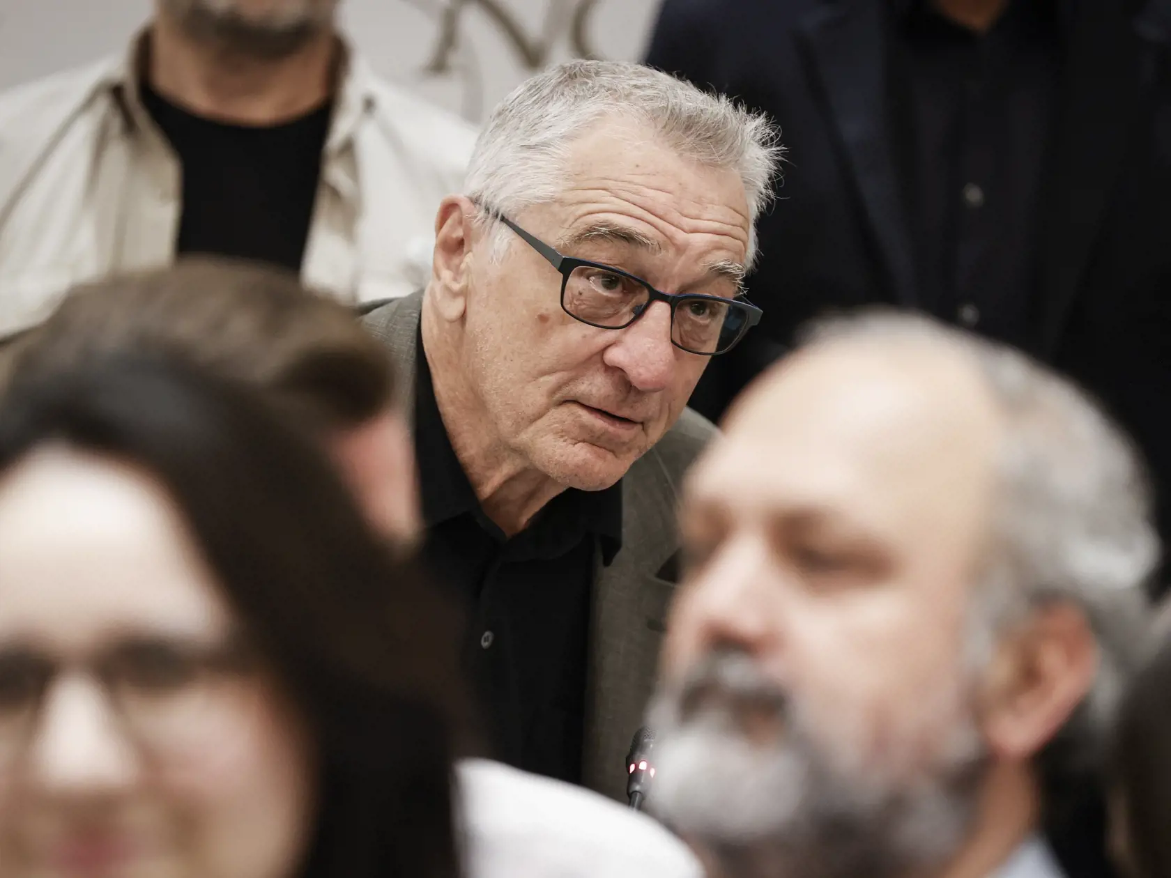 Ikonický herec Robert De Niro poriadne prekvapil verejnosť. Začiatkom tohto týždňa v rozhovore prezradil, že sa mu „práve narodilo dieťa“. Herec tak reagoval na otázku moderátora, ohľadom jeho početného klanu detí.